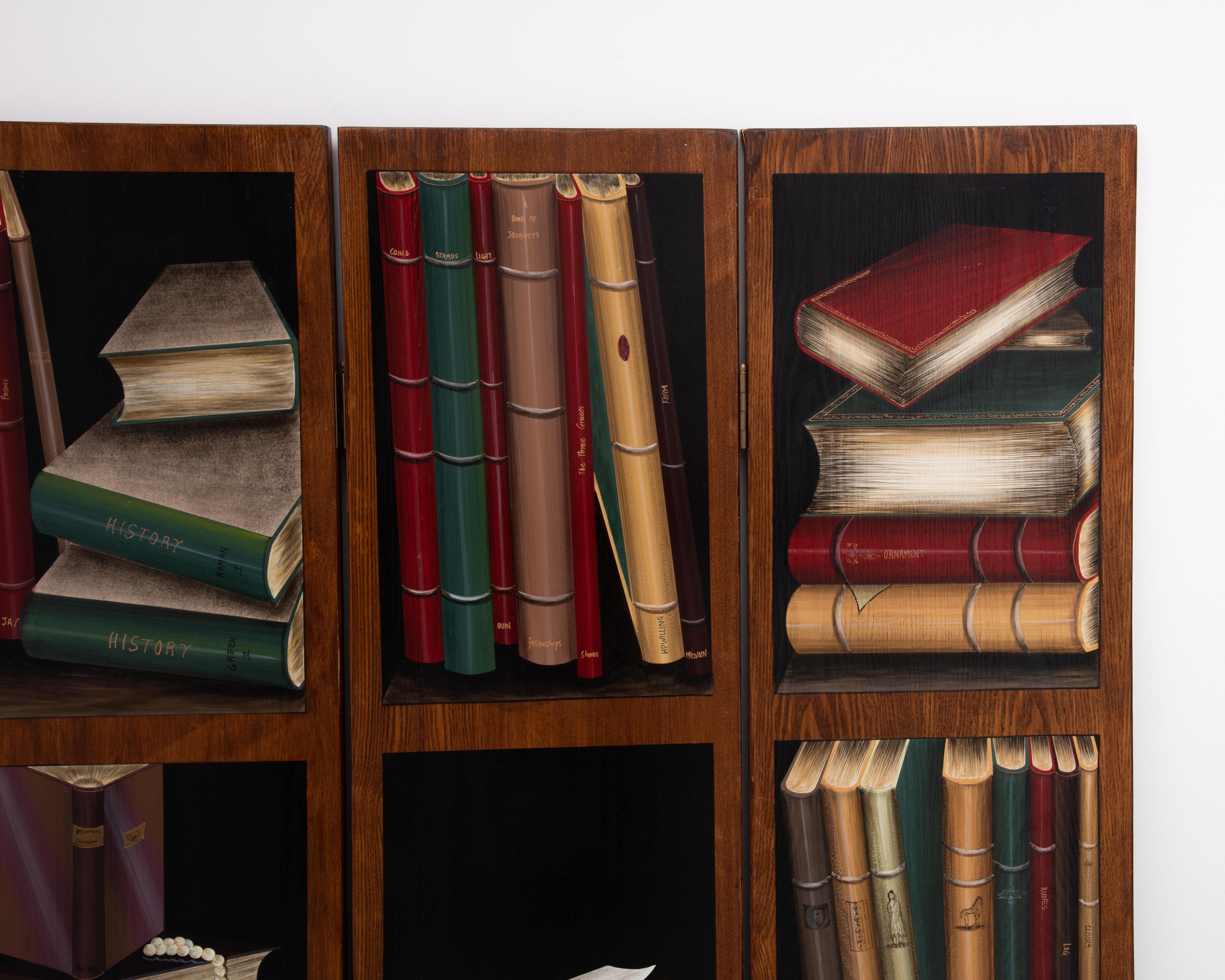 Trompe L''Oeil Bemalte Bücher, Raumteiler mit 4 Tafeln und Raumteiler nach Maitland Smith im Zustand „Gut“ im Angebot in Forest Grove, PA
