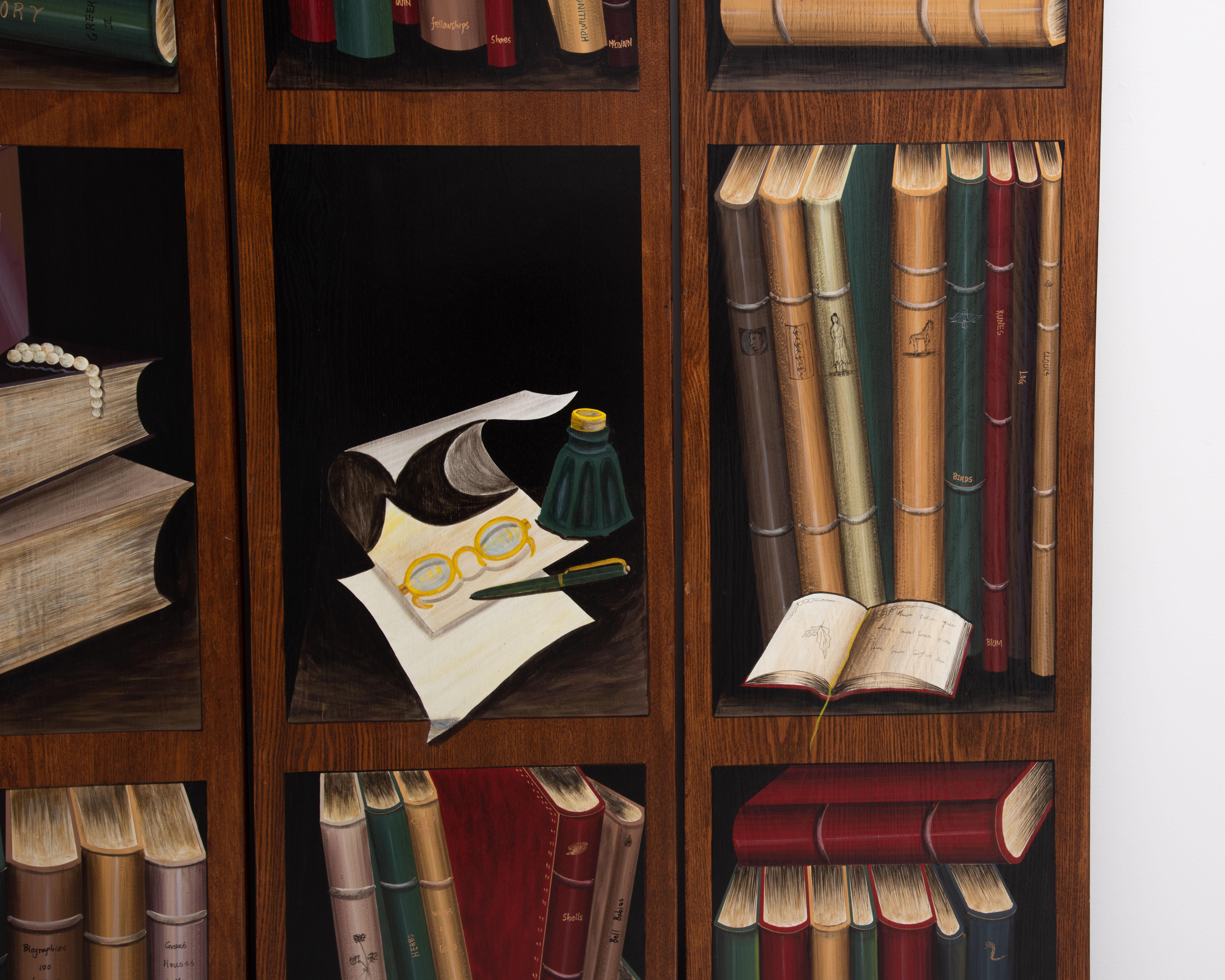 Trompe L''Oeil Bemalte Bücher, Raumteiler mit 4 Tafeln und Raumteiler nach Maitland Smith (Ende des 20. Jahrhunderts) im Angebot