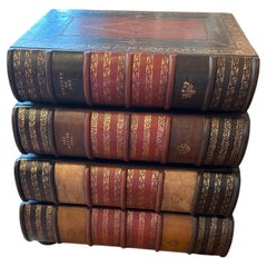 Trompe L'oeil Pila de libros de cuero Cómoda