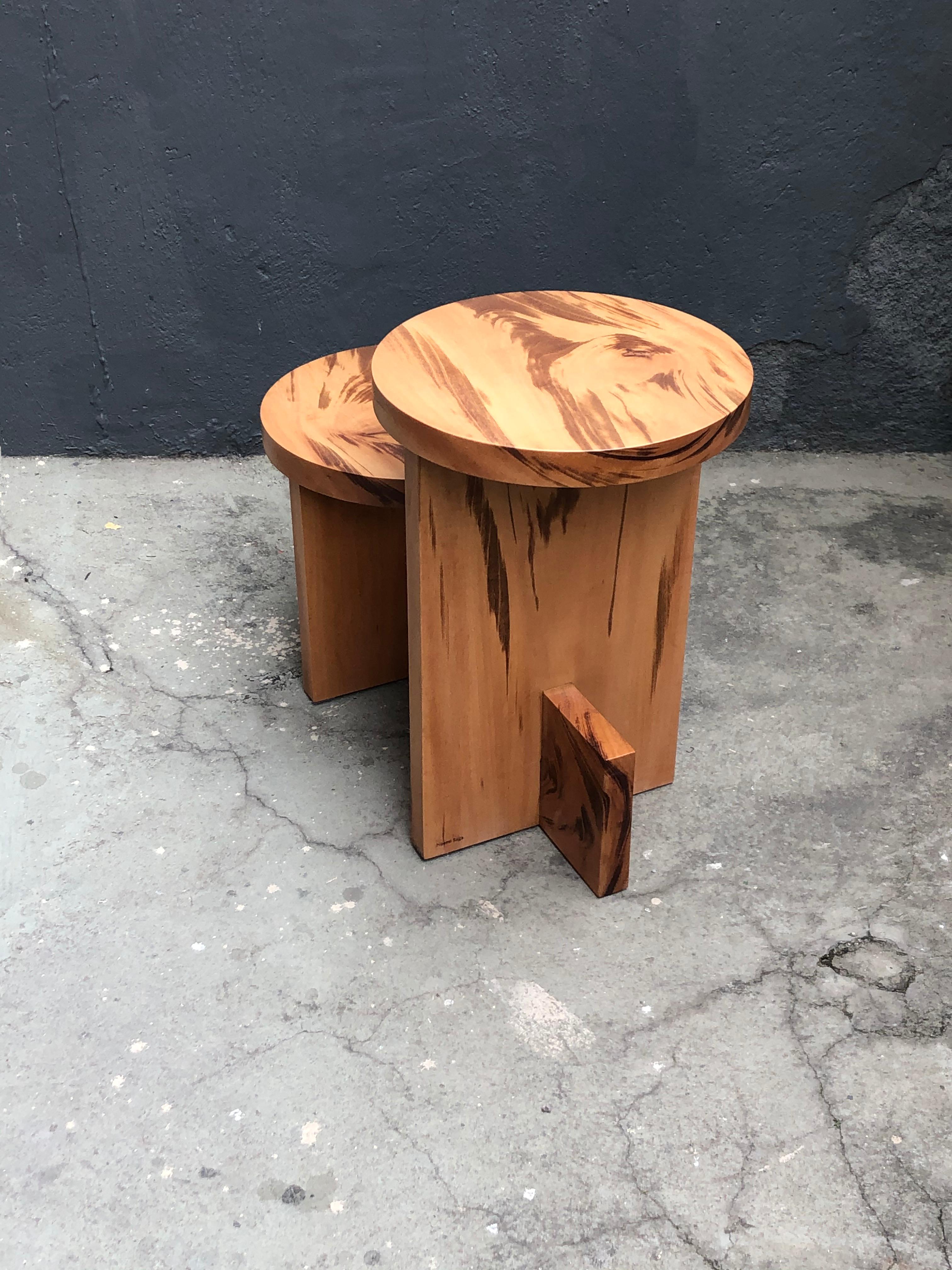 Autre Table d'appoint ou table basse contemporaine brésilienne Trompete en bois massif en vente