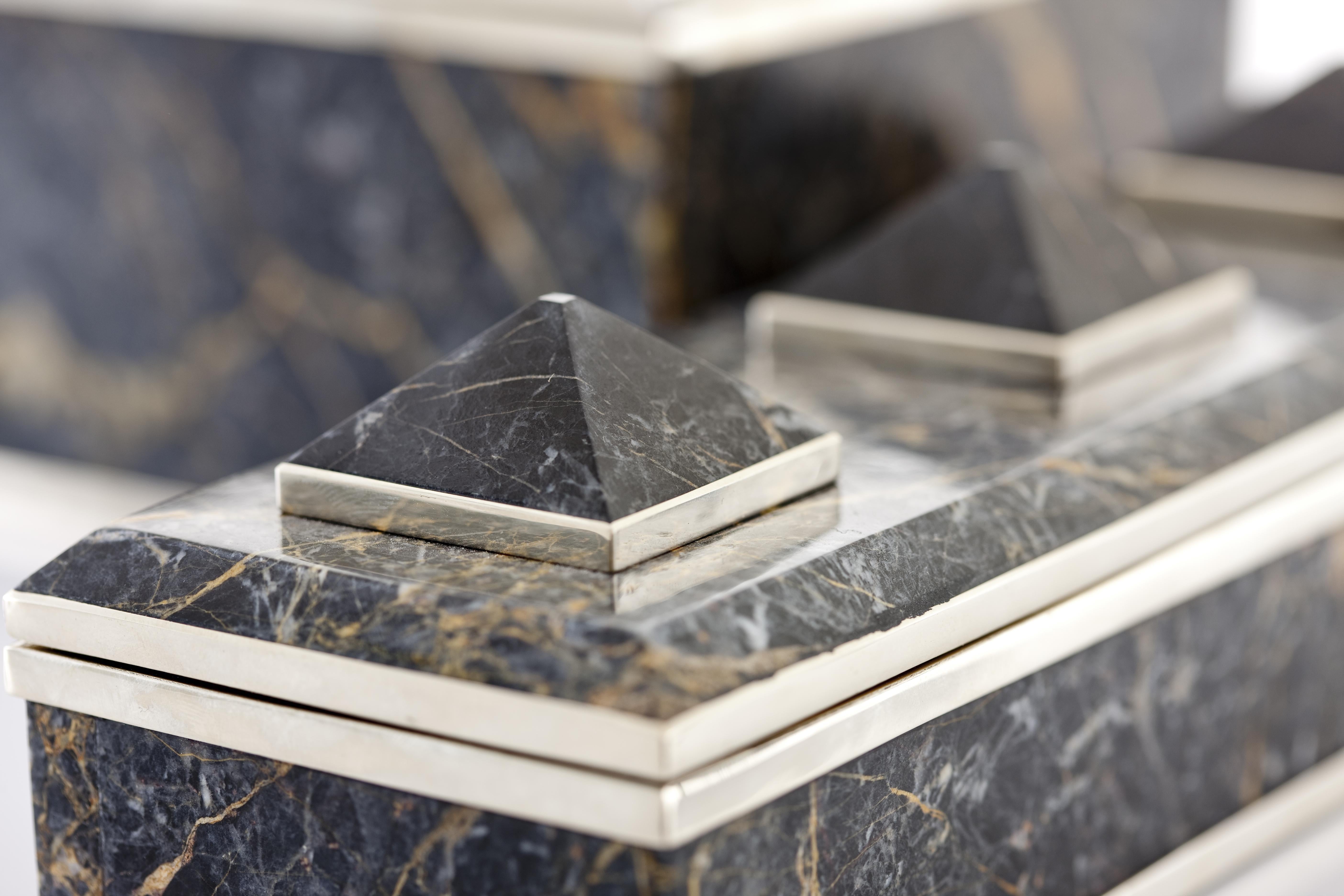 Argentin Tronador Boîte rectangulaire en pierre d'onyx noir en vente