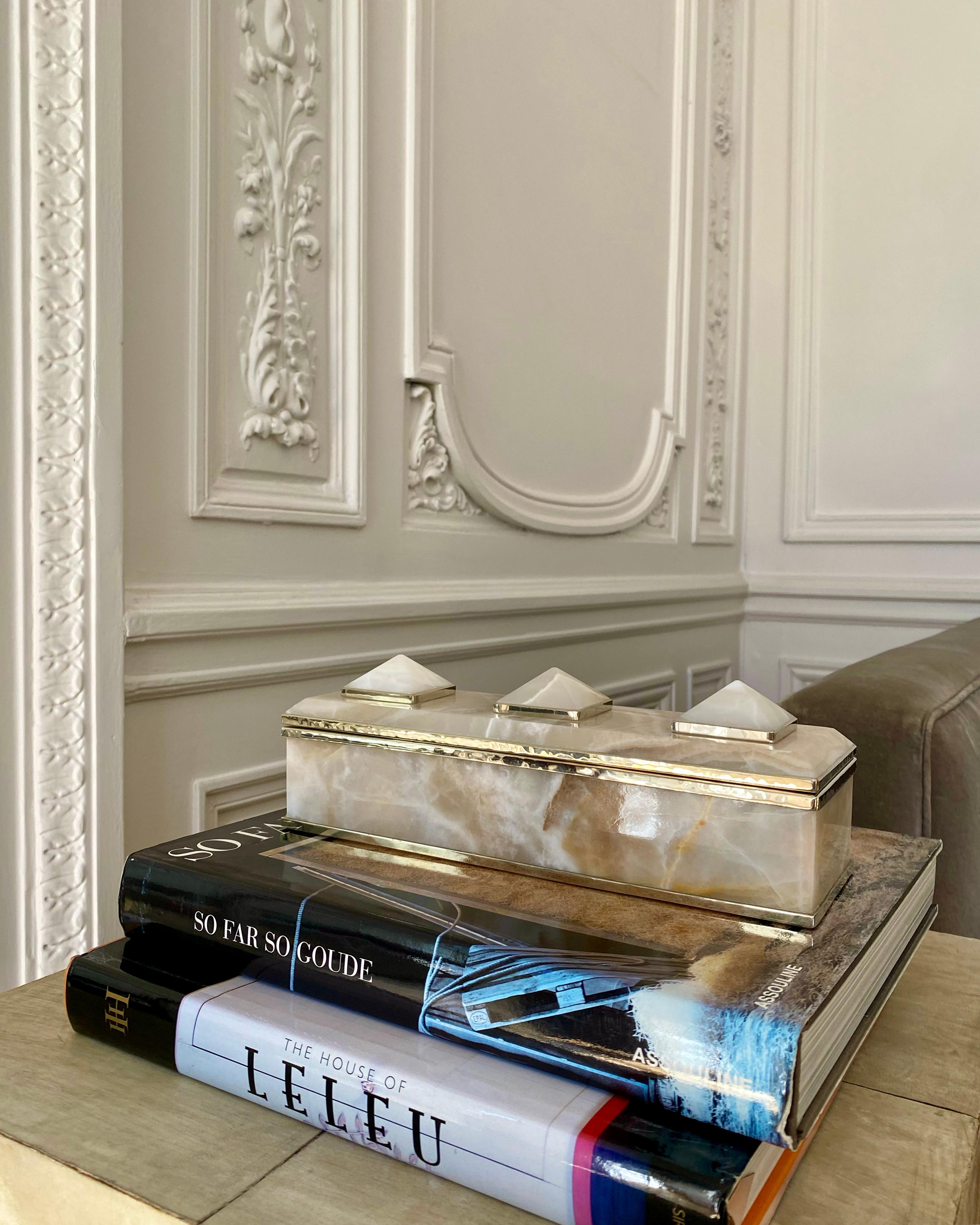 Boîte rectangulaire Tronador en pierre d'onyx crème Neuf - En vente à Buenos Aires, AR