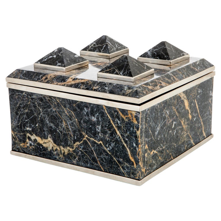 onyx cigarette box Dunhill, Art Deco with gilt metal mounts, engraved Dunhill London to the base, 4 Handmade italian onyx cigarette box,