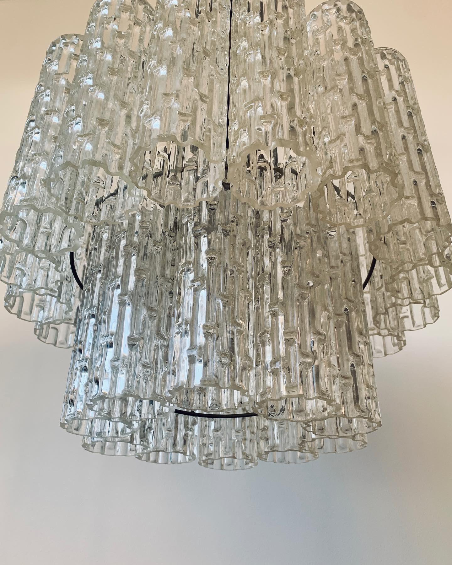 This Italian 1960s chandelier shows more of a subtle side than our other lamps. The chandelier is newly re-wired and made out of 28 glass trunks, or tronchi in Italian, and measures 48 x 36 cm not including hardware. The corteccia-surface of the