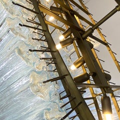 Araña de cristal de Murano y estructura de metal bruñido ovalada Tronchi