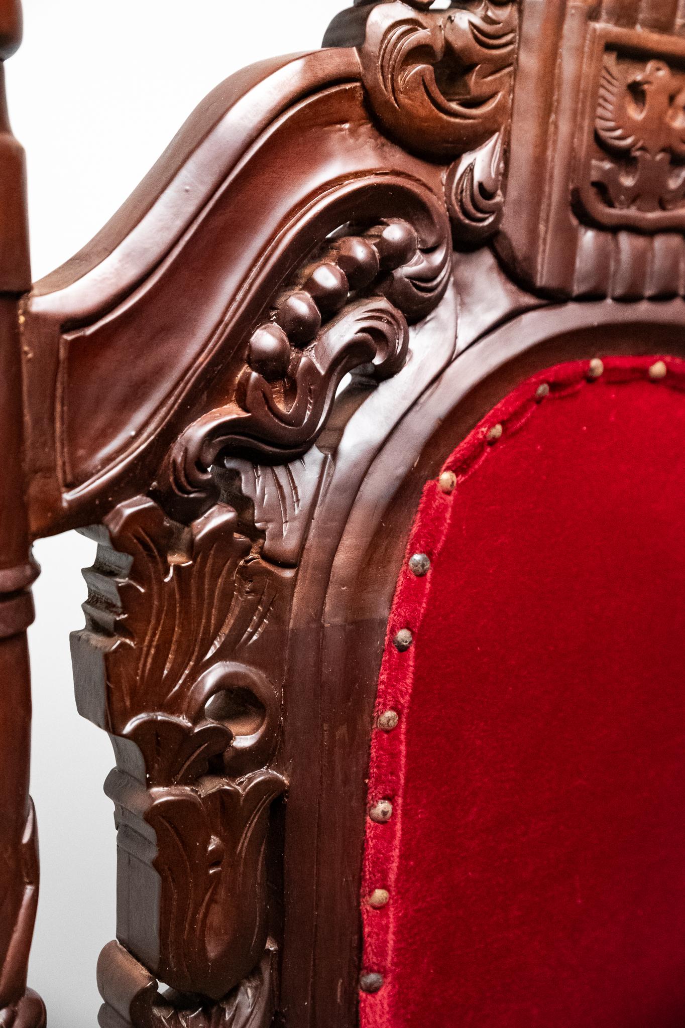 TRONO in velluto rosso in stile Rinascimentale, Italia in vendita 9