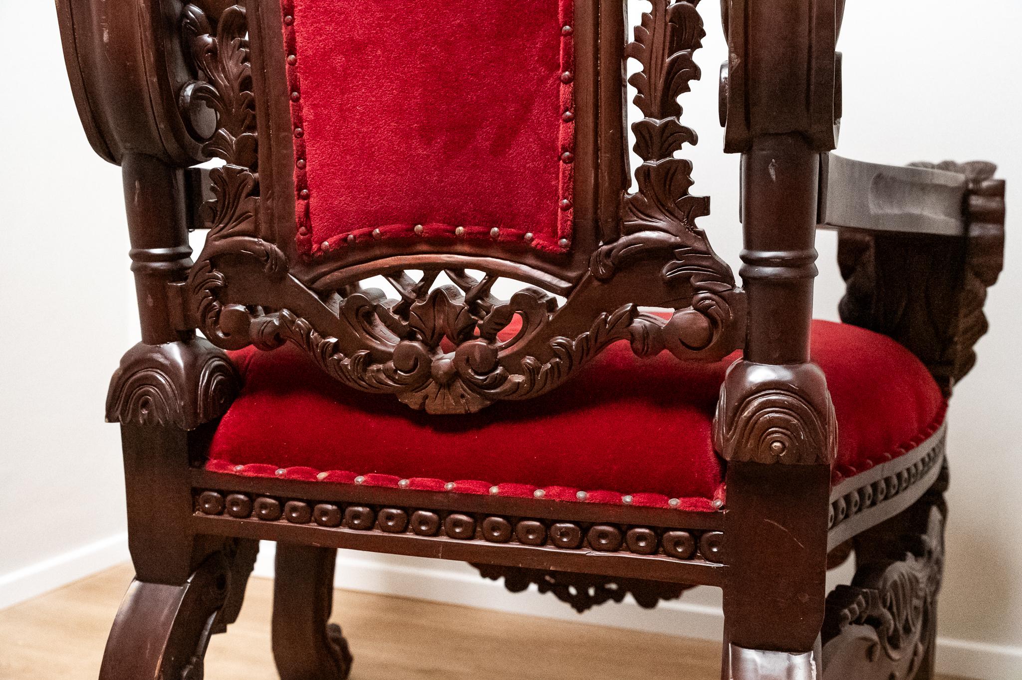 TRONO in velluto rosso in stile Rinascimentale, Italia in vendita 10