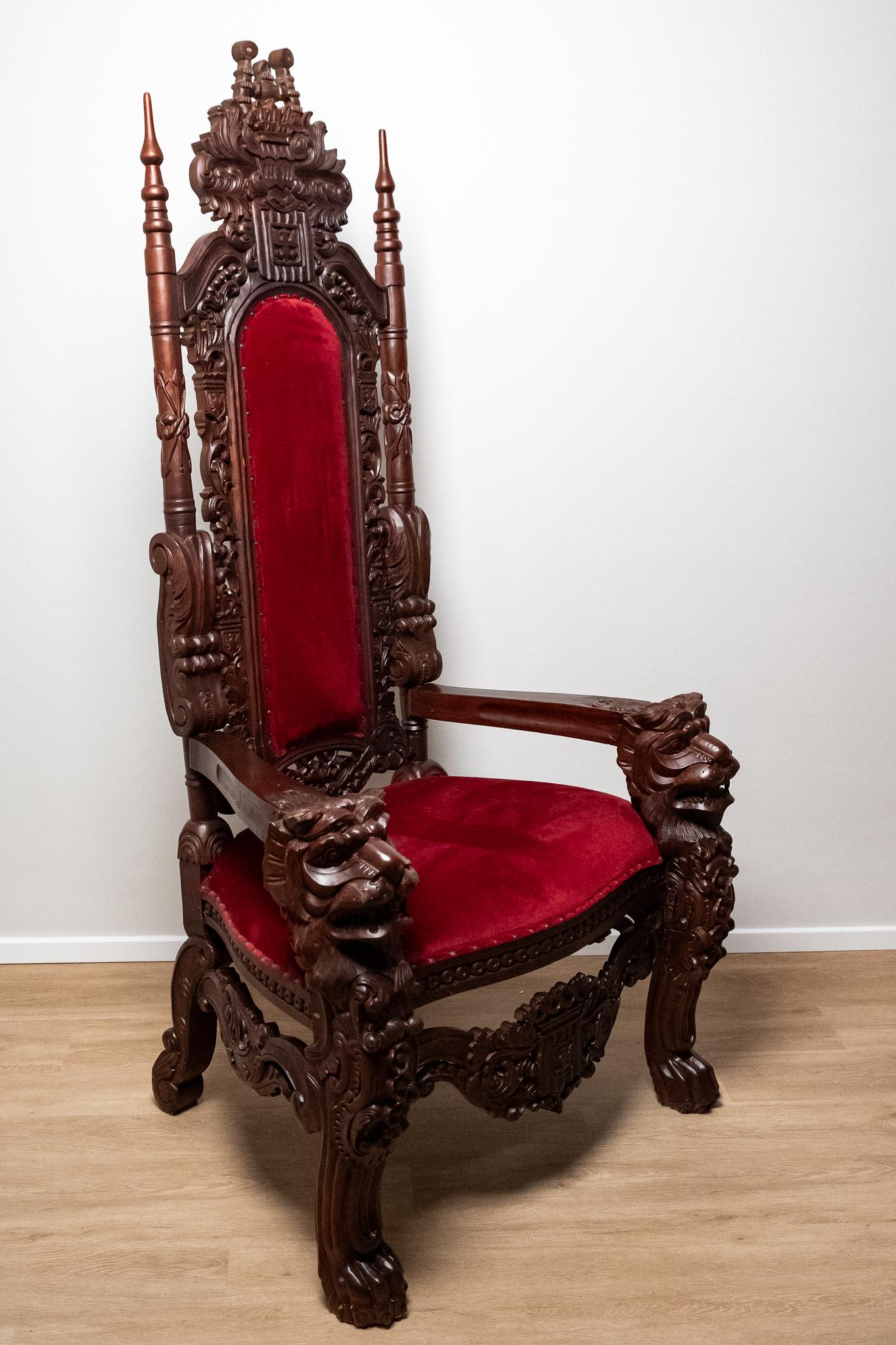 TRONO in velluto rosso in stile Rinascimentale, Italia in vendita 2