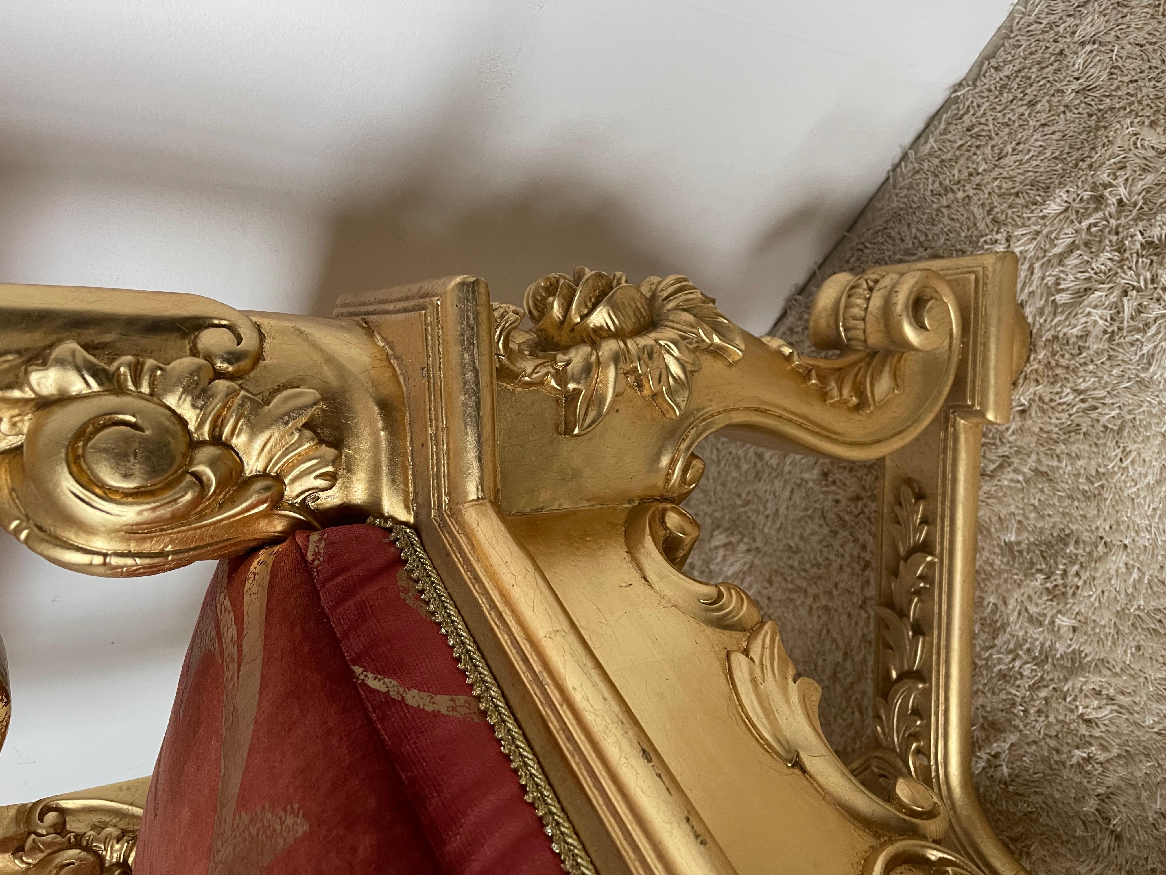 Trono reale italiano in legno intagliato in foglia d'oro XX secolo in vendita 4