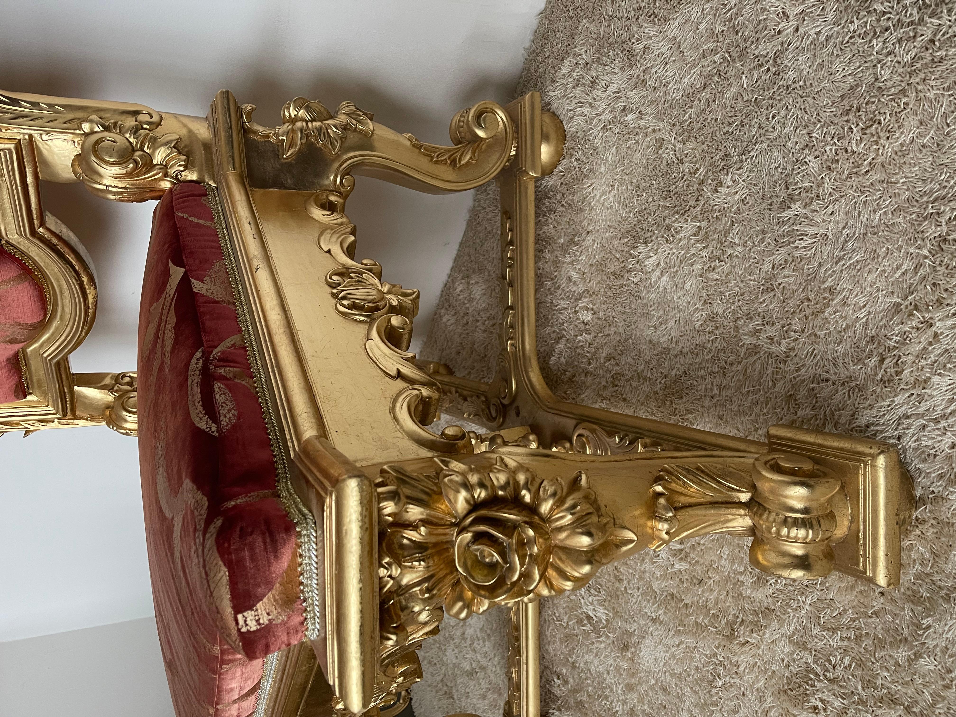 Trono reale italiano in legno intagliato in foglia d'oro XX secolo in vendita 5
