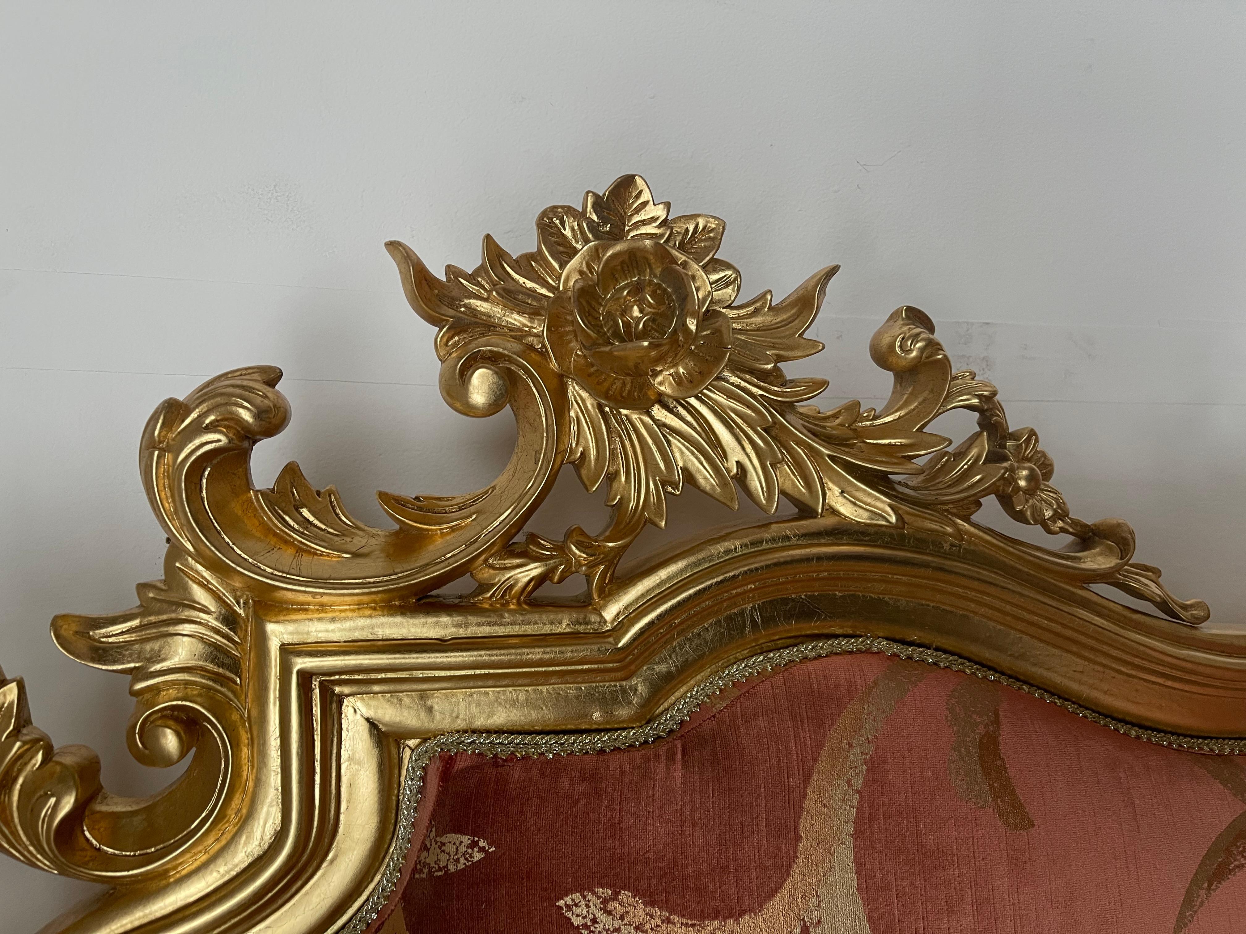 Trono reale italiano in legno intagliato in foglia d'oro XX secolo in vendita 7