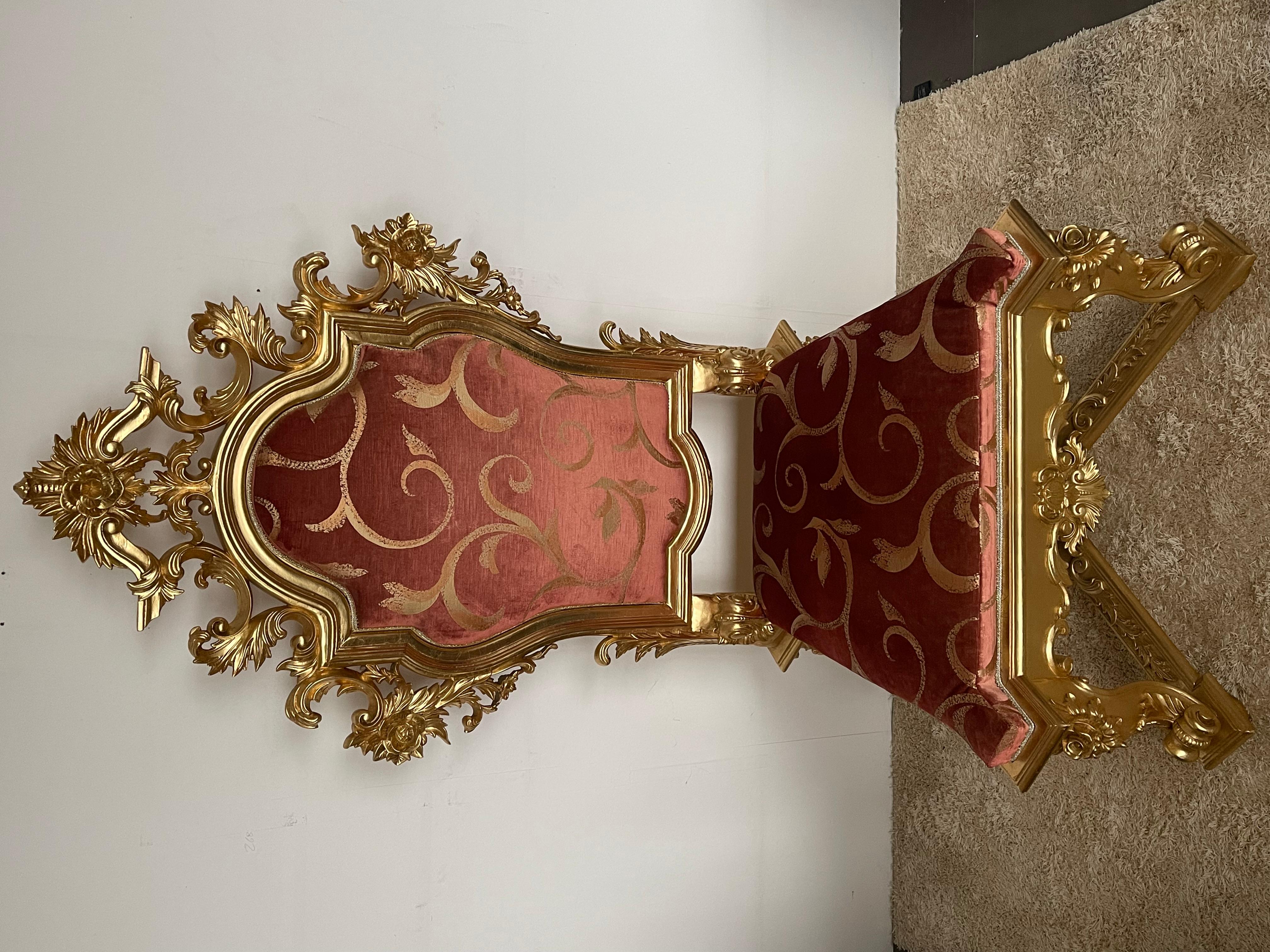 Trono reale italiano in legno intagliato in foglia d'oro XX secolo in vendita 11