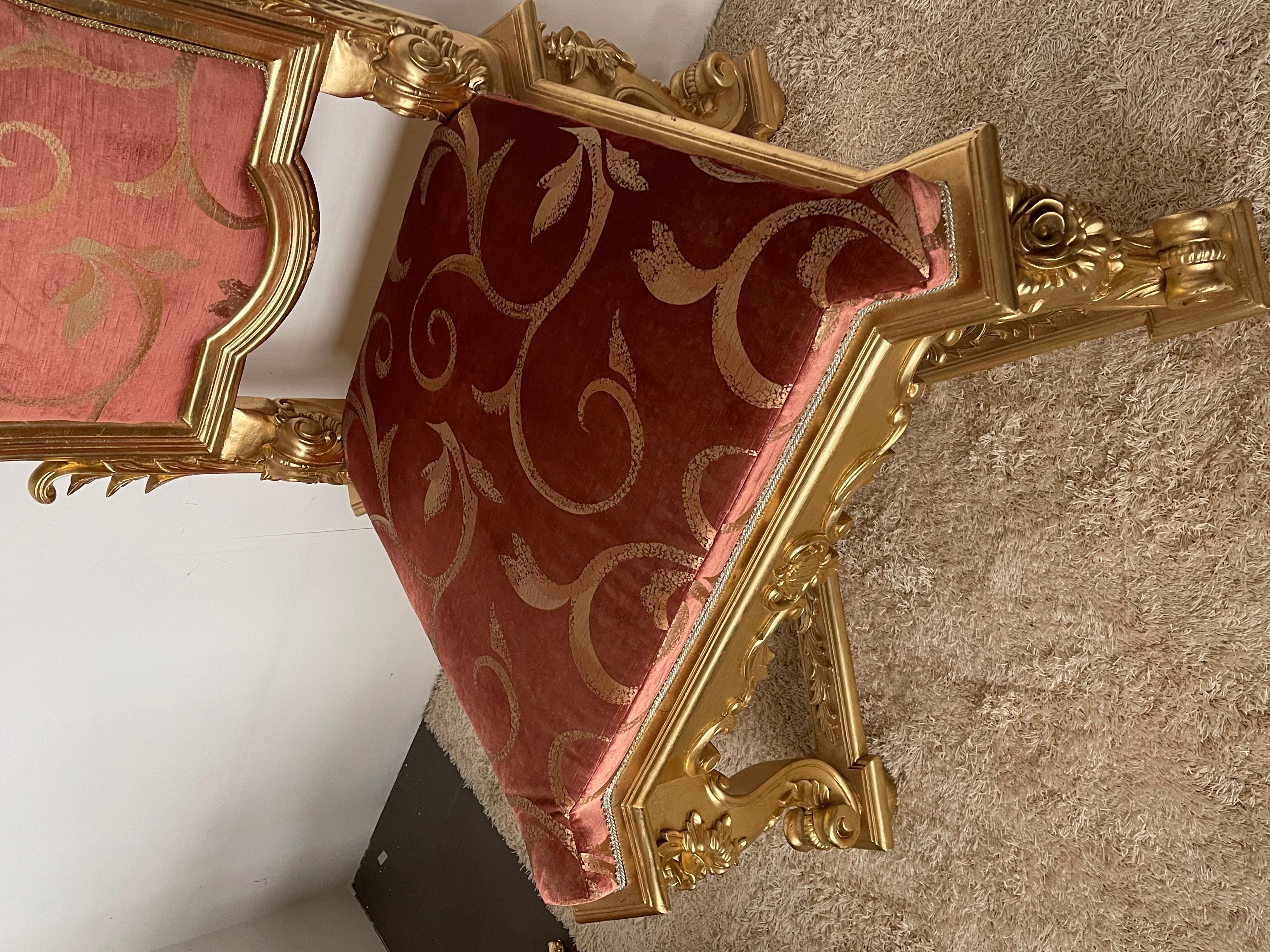 Trono reale italiano in legno intagliato in foglia d'oro XX secolo in vendita 12