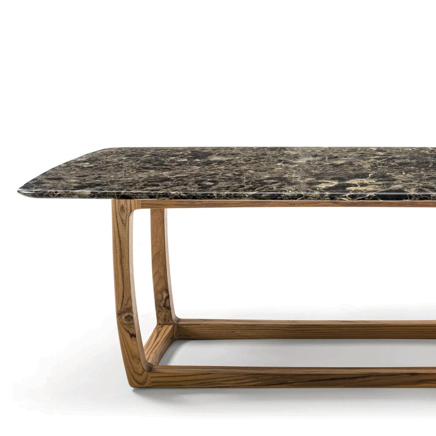 Table Trooper Outdoor or Indoor with structure in
solid natural teak, with brown emperador polished 
marble top. Wood treated with natural pine extracts.
Also available in Trooper center table or in coffee table.
Chairs not included, available