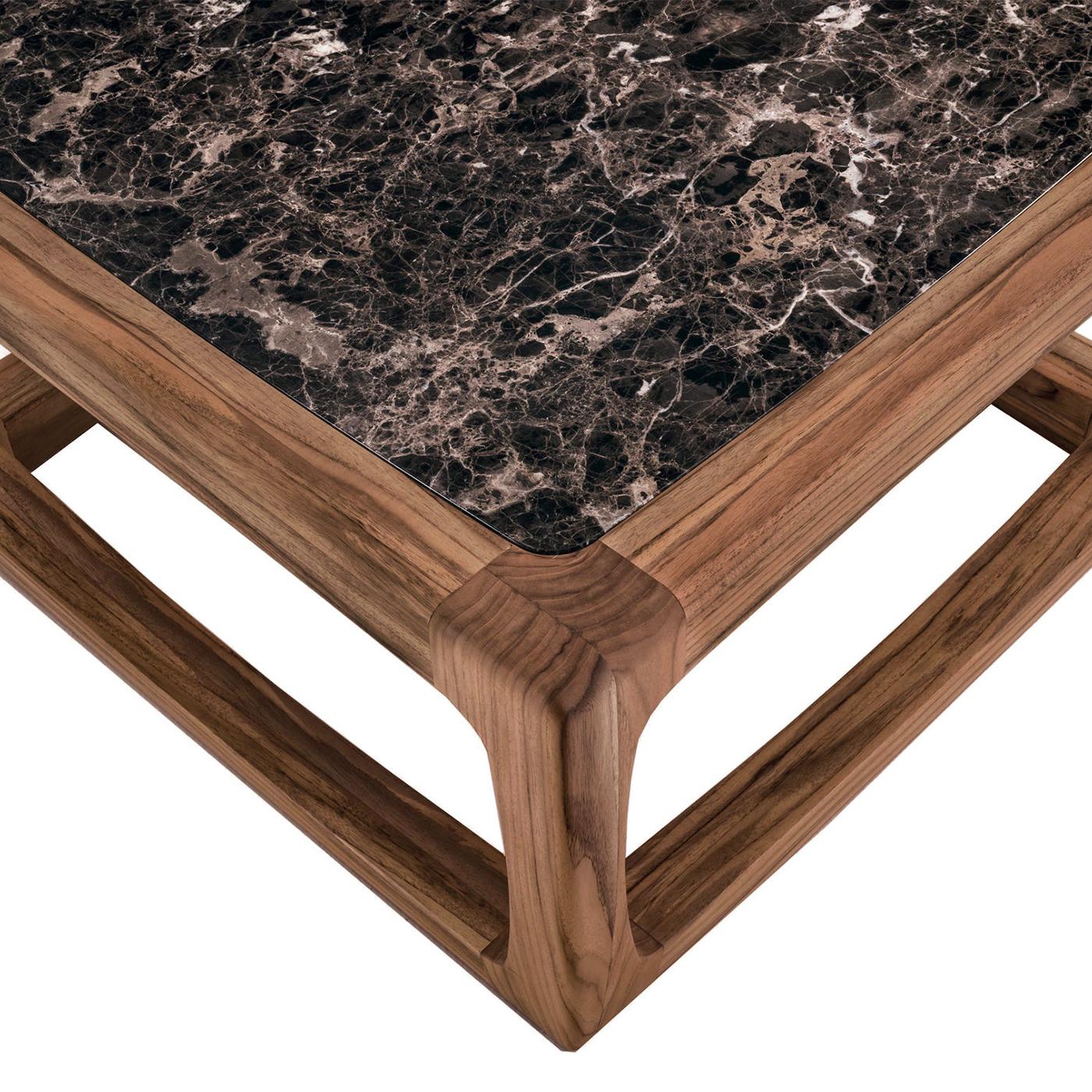 XXIe siècle et contemporain Table basse Trooper en noyer en vente