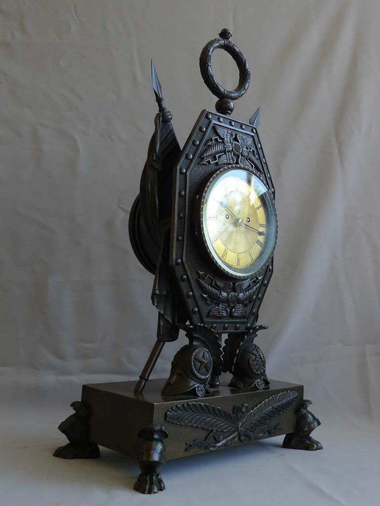 Trophies of War English Regency Clock by Forrester of Hull In Good Condition For Sale In London, GB