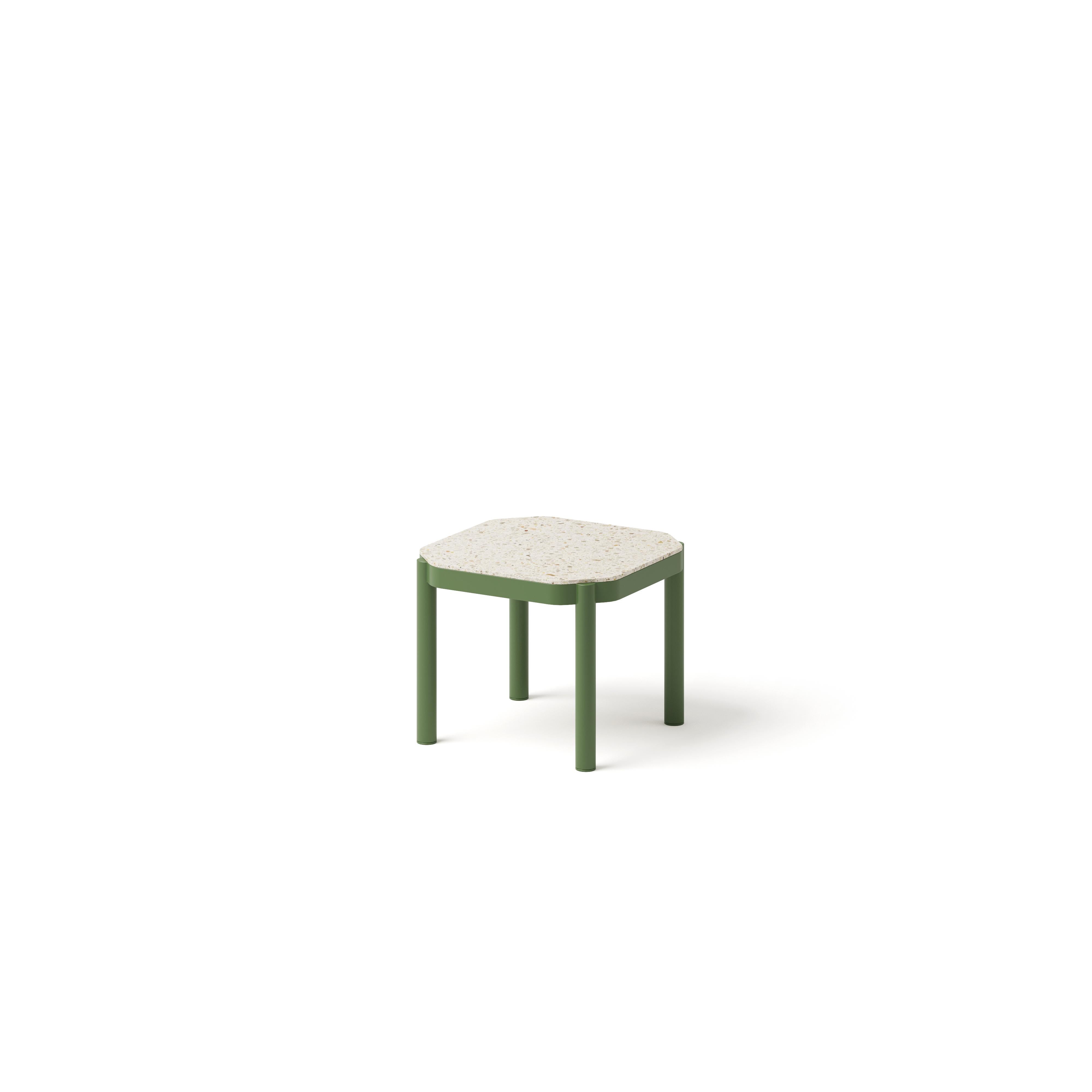 Table basse Tropic avec plateau en terrazzo par Joyf

La table basse Tropic est l'endroit où les matériaux intemporels rencontrent l'aisance contemporaine. Son plateau en pierre de terrazzo n'est pas seulement visuellement frappant - avec sa surface