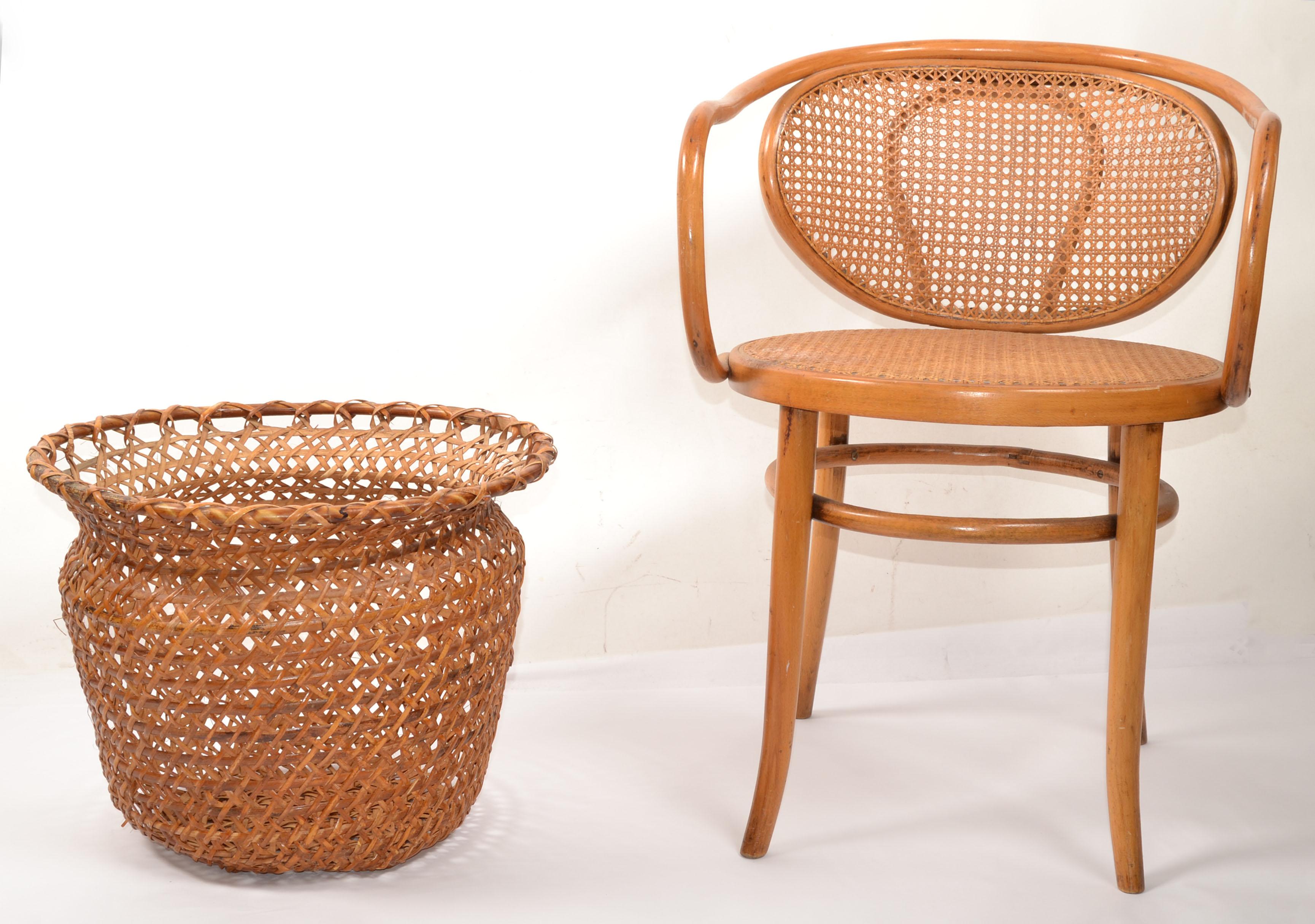 1960s Bohemian Chic Franca Helg Style Round Hand-woven Mediterranean Basket.
French Rivera Style made in Italy.
Good Vintage Condition with minor discoloration and some dents.
Measurements:   
Top Diameter: 18.5 inches.
Base Diameter: 13.5