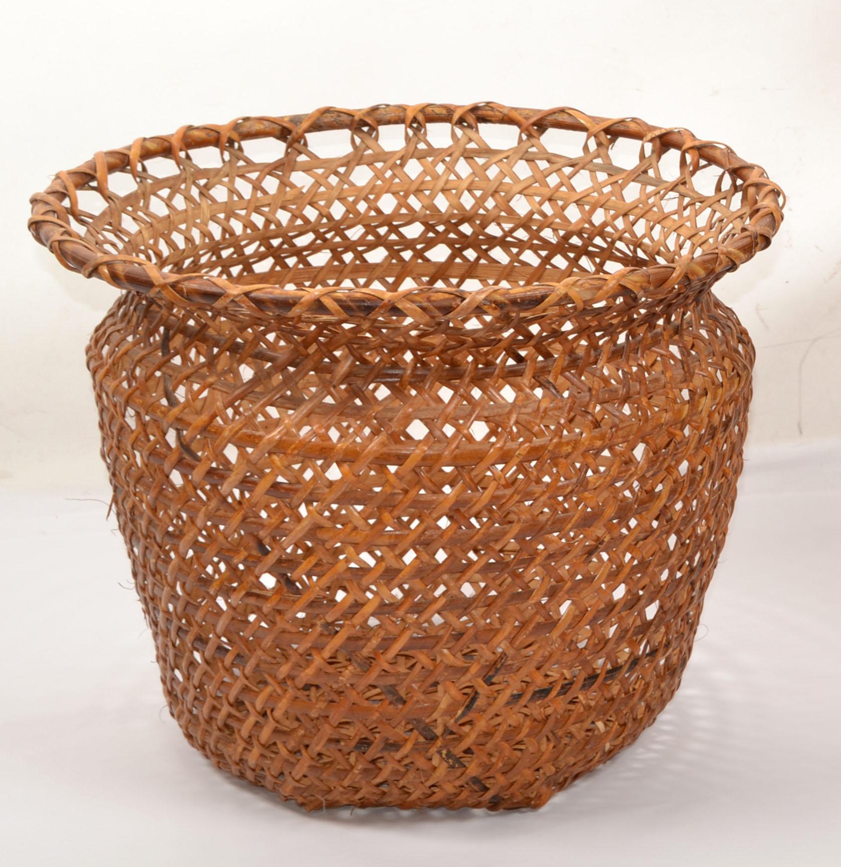 Hand-Crafted Tropical Bohemian Chic Round Handwoven Large Wicker Basket Franca Helg Style 60s For Sale