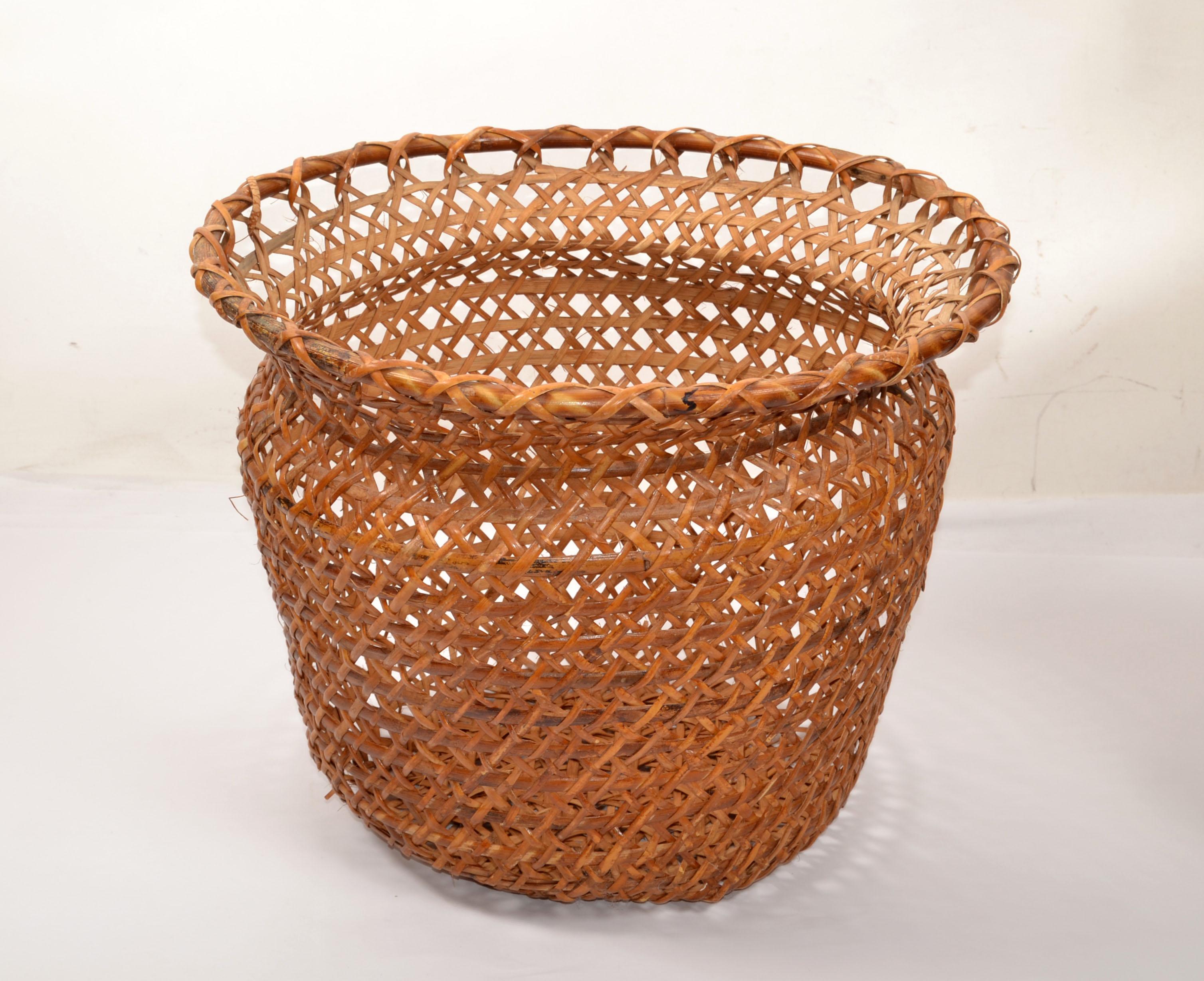 Mid-20th Century Tropical Bohemian Chic Round Handwoven Large Wicker Basket Franca Helg Style 60s For Sale