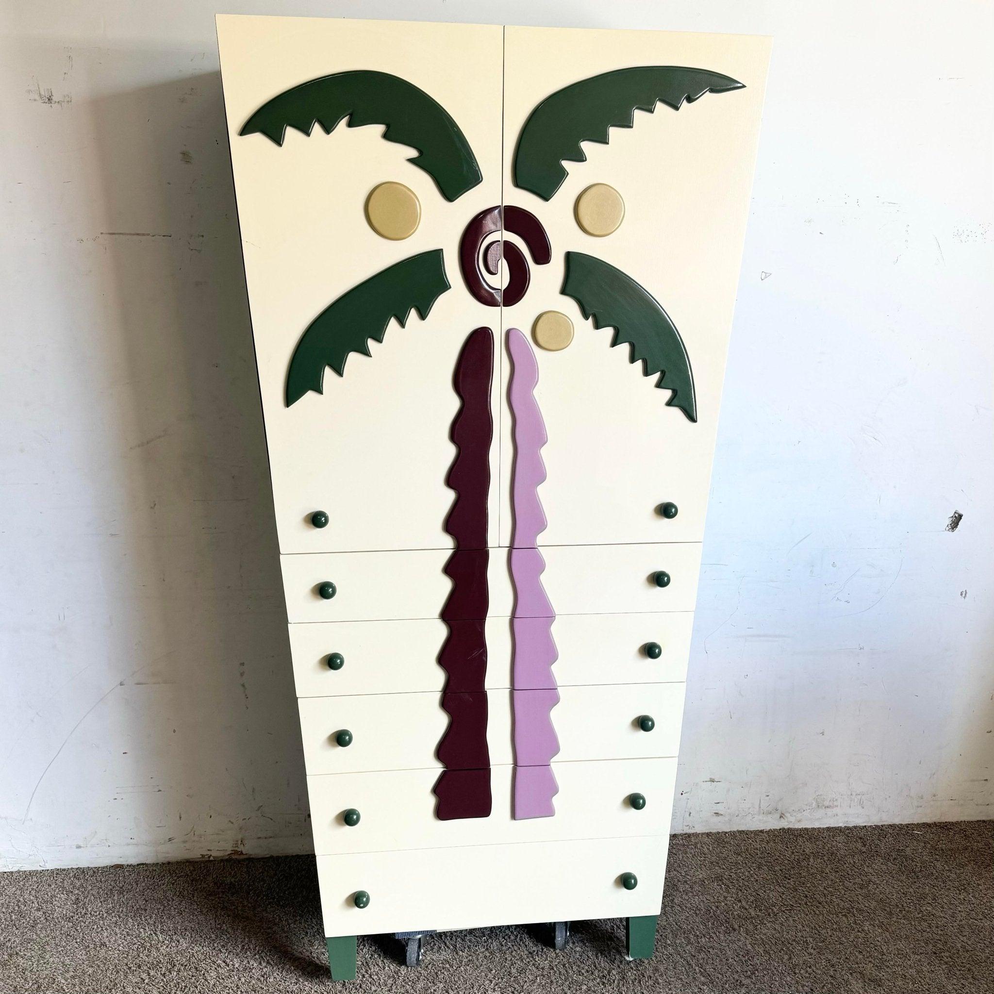 Tropischer Palmenschrank in Lila und Grün mit üppigen Palmendetails, ein gewagtes Aufbewahrungsstück, das jedem Raum exotisches Flair verleiht.
 
 Einige Kratzer an den Seiten, wie auf den Fotos zu sehen. 
 
 Wir verkaufen die Gegenstände so, wie