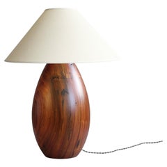 Lampe en bois dur tropical et abat-jour en lin blanc, grande, Collection Árbol, 46