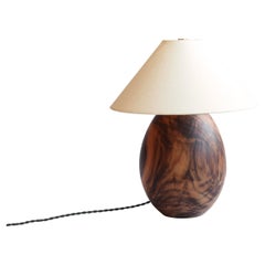 Lampe aus tropischem Hartholz und weißem Leinenschirm, klein, Kollektion Árbol, 18