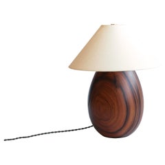 Lampe en bois dur tropical et abat-jour en lin blanc, petite, collection Árbol, 24