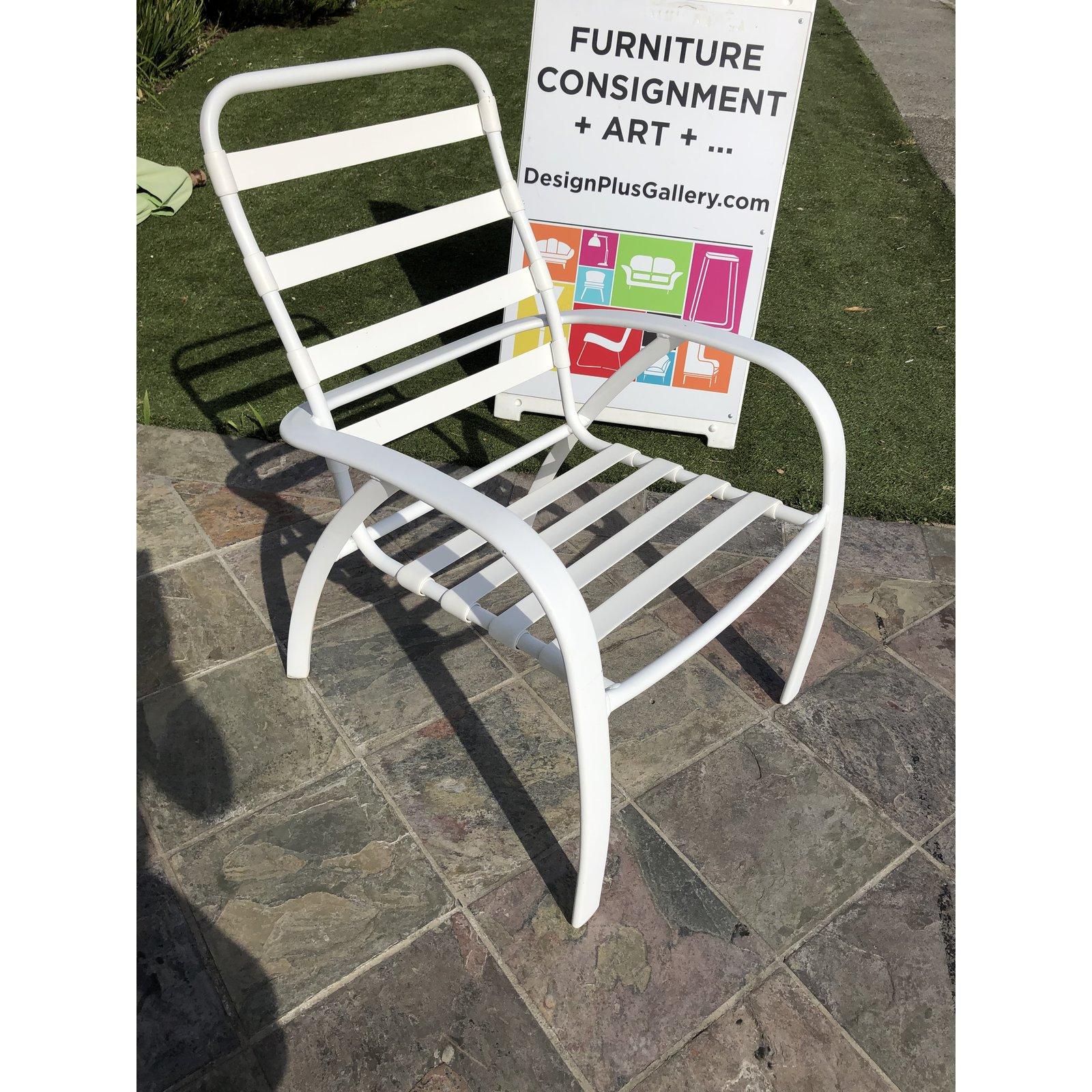Tropitone Table and Four Chairs and Umbrella For Sale 5