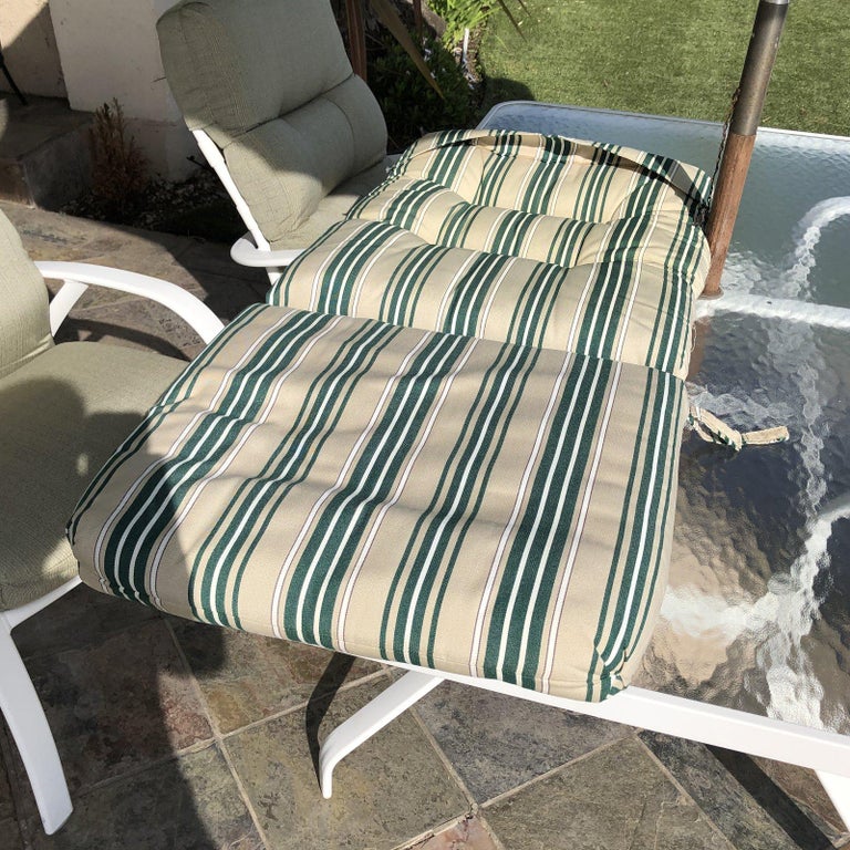 Tropitone Table and Four Chairs and Umbrella For Sale at 1stDibs