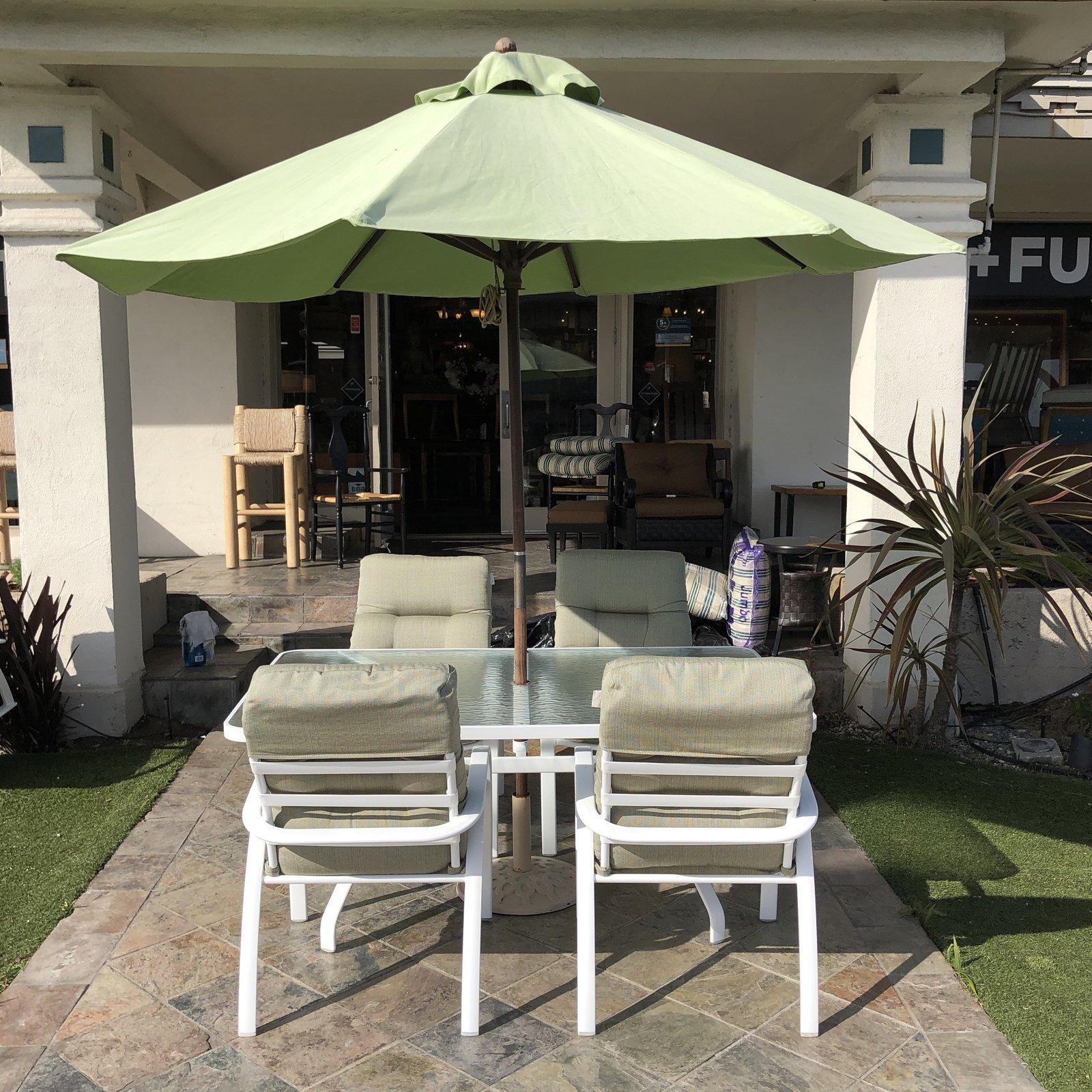 Tropitone Table and Four Chairs and Umbrella For Sale 2