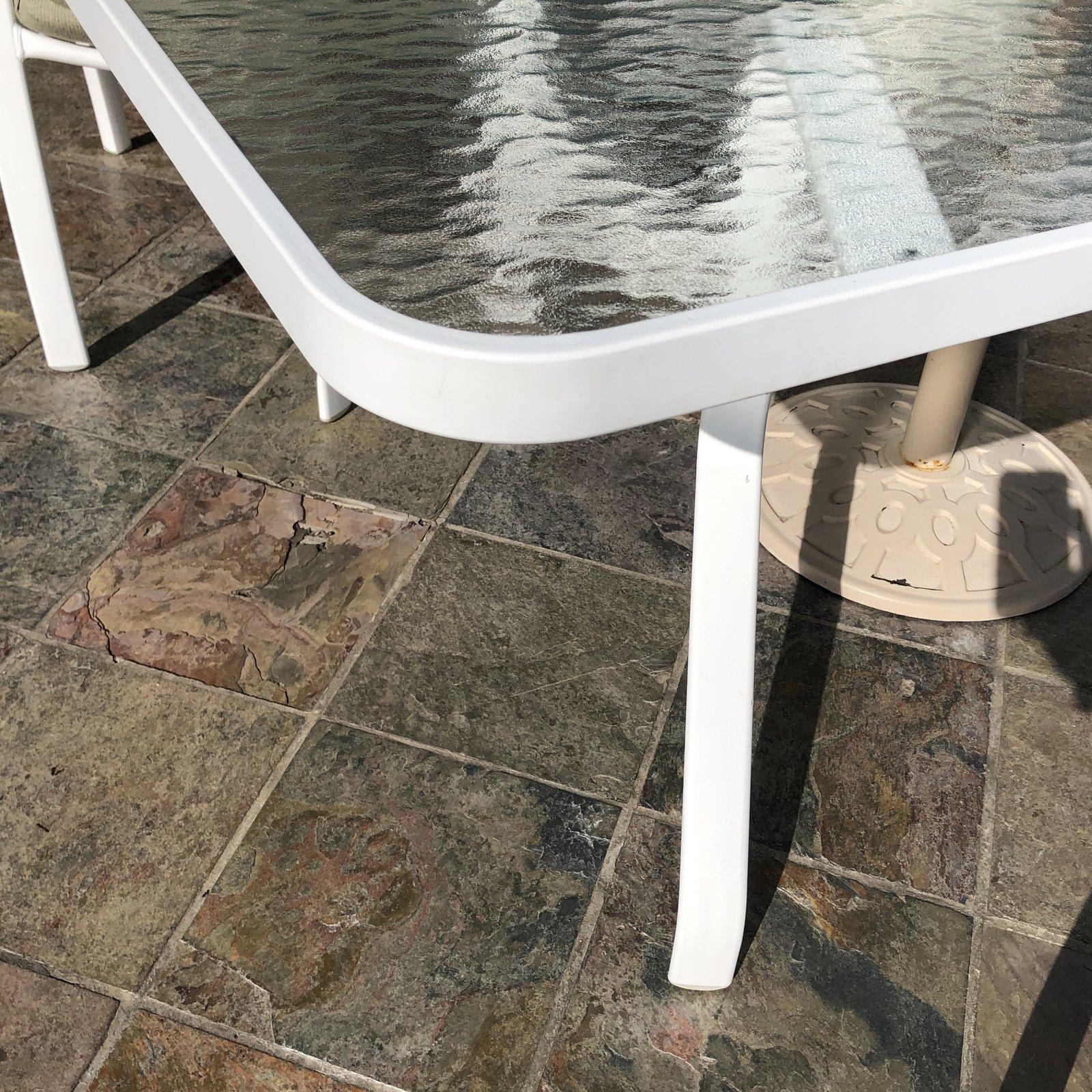 Tropitone Table, Four Chairs and Umbrella In Good Condition For Sale In San Francisco, CA
