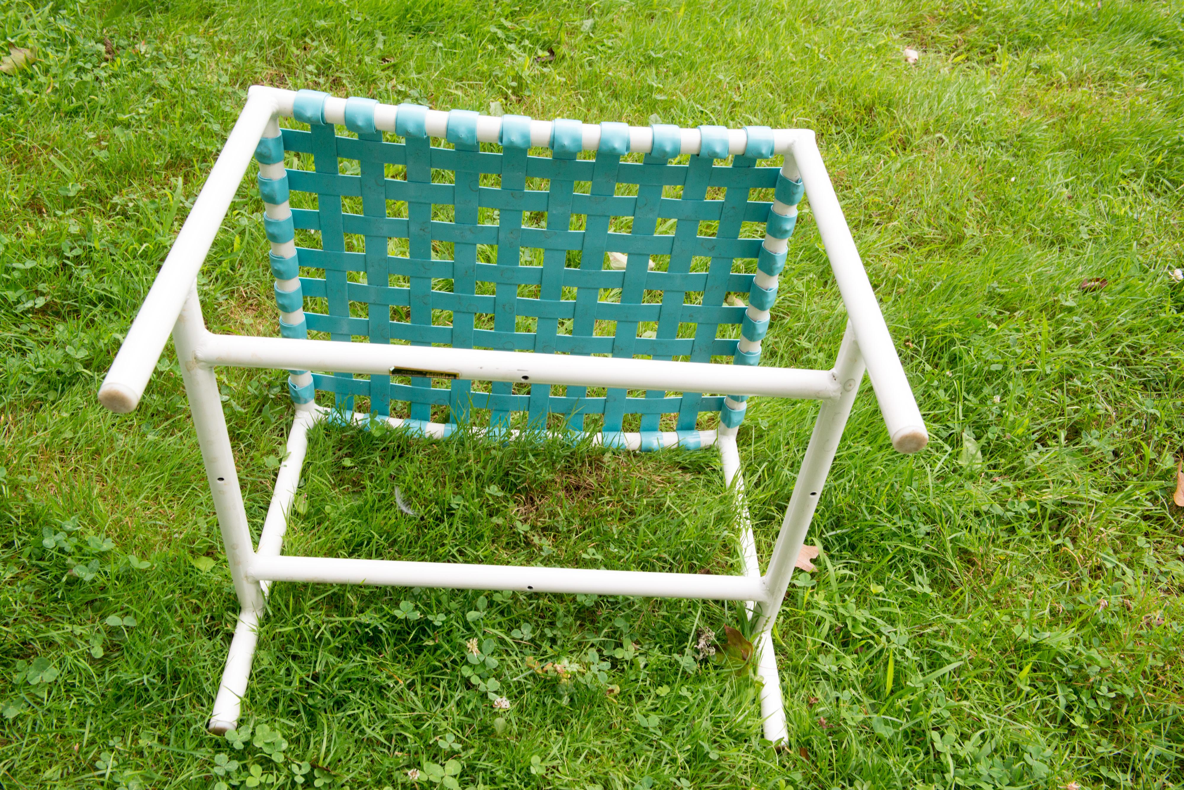 American Tropitone Turquoise Webbed Bench & Round Side Table, 1960s For Sale