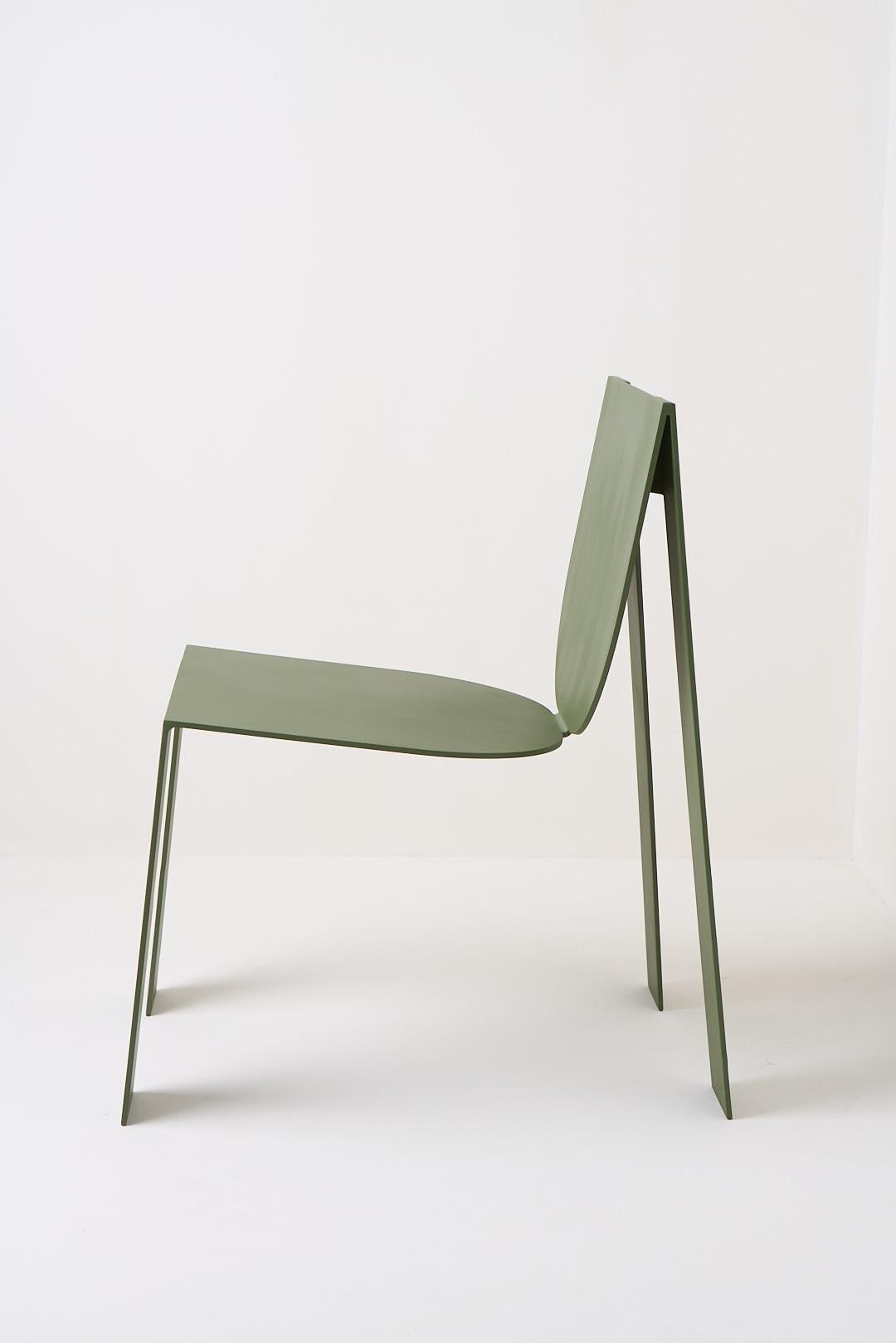 Brésilien Collection Tropos, chaise militaire en acier vert en vente