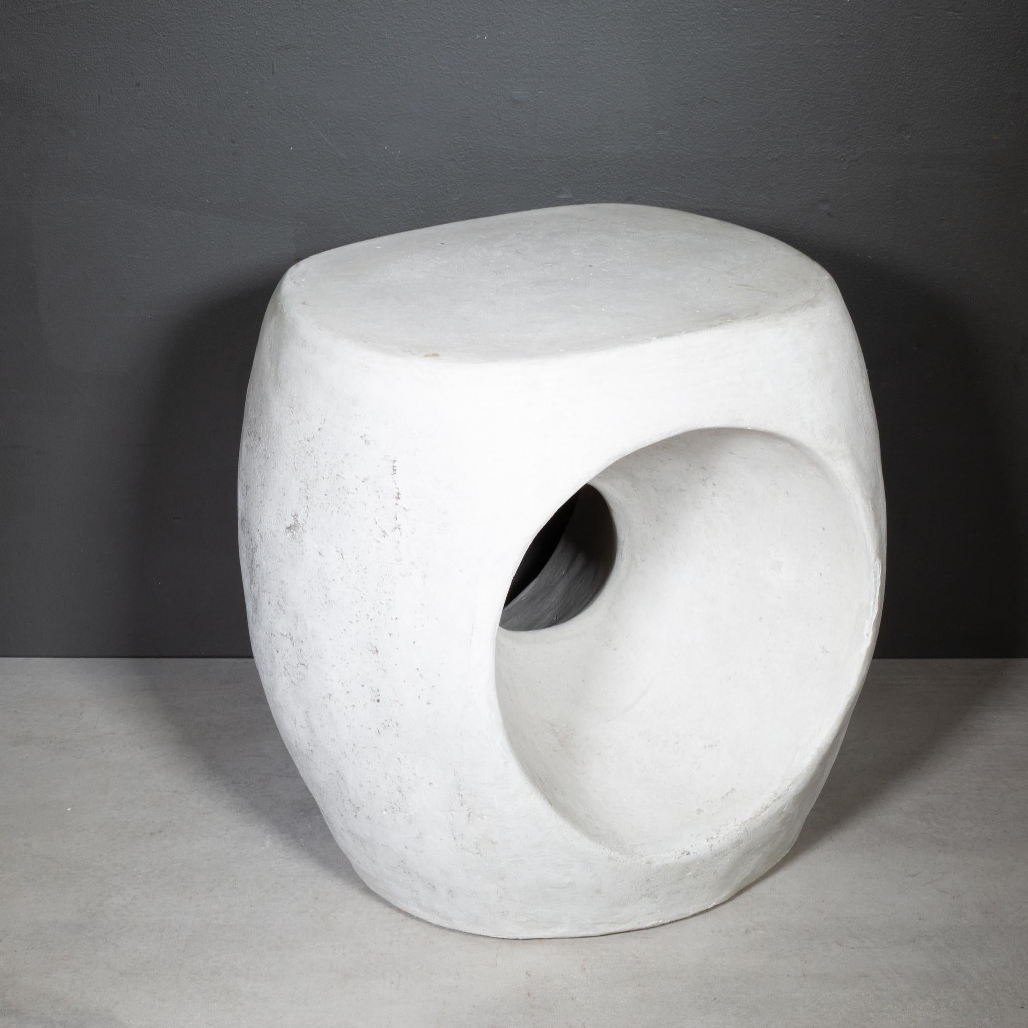 CIRCA

Tavolino o sgabello in fibra di cemento. 

    CREATORE Trou. 
    DATA DI FABBRICAZIONE c.2015-2022.
    MATERIALI E TECNICHE Fibrocemento. 
    CONDIZIONE Buono. Usura coerente con l'età e l'uso. Lievi danni sul bordo al centro su un lato e
