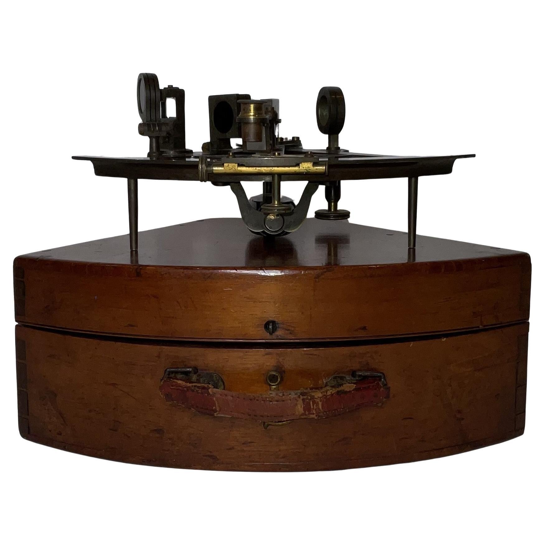 Troughton und Simms Navigators Sextant in Box, Sextant