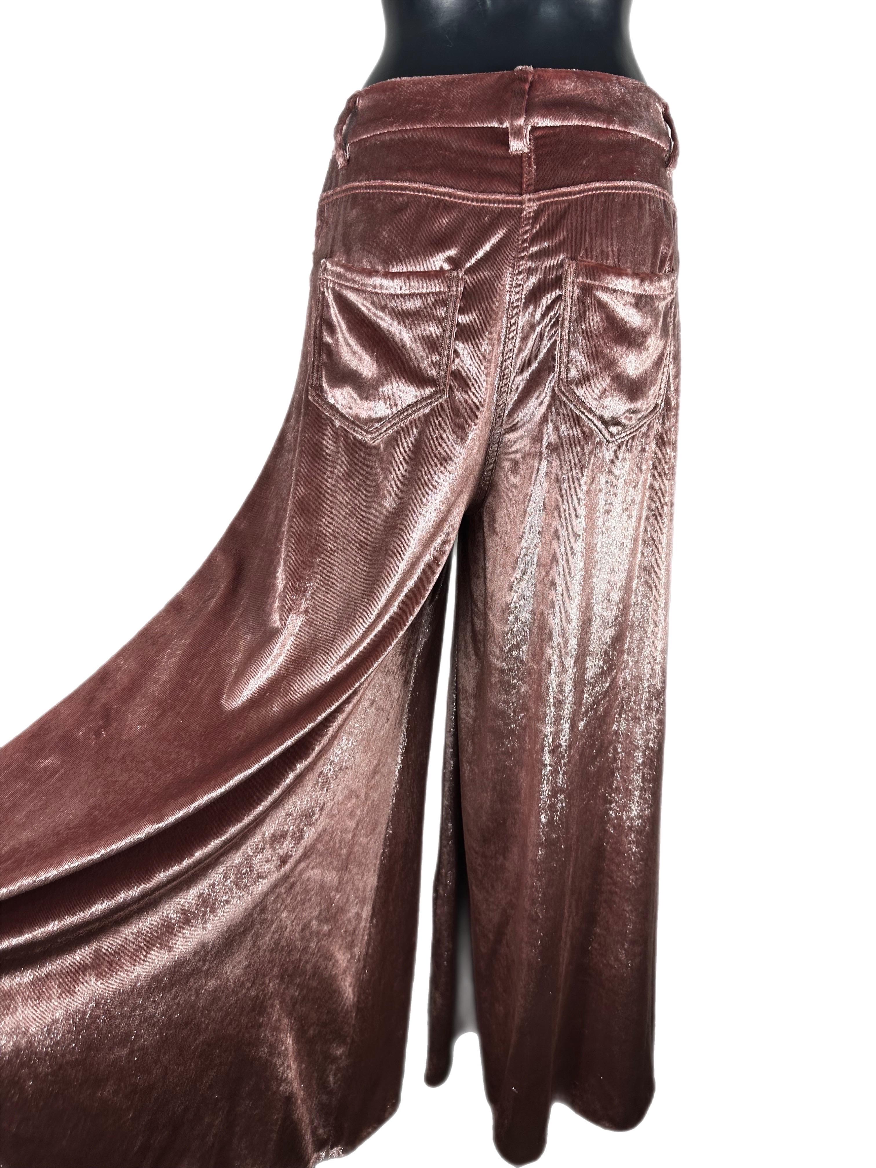 Pink Brunello Cucinelli palazzo trousers with Metallic fiber. New with tag
Measures:
Waist 40cm
Hips 54cm
Leg width on the thigh 48cm
