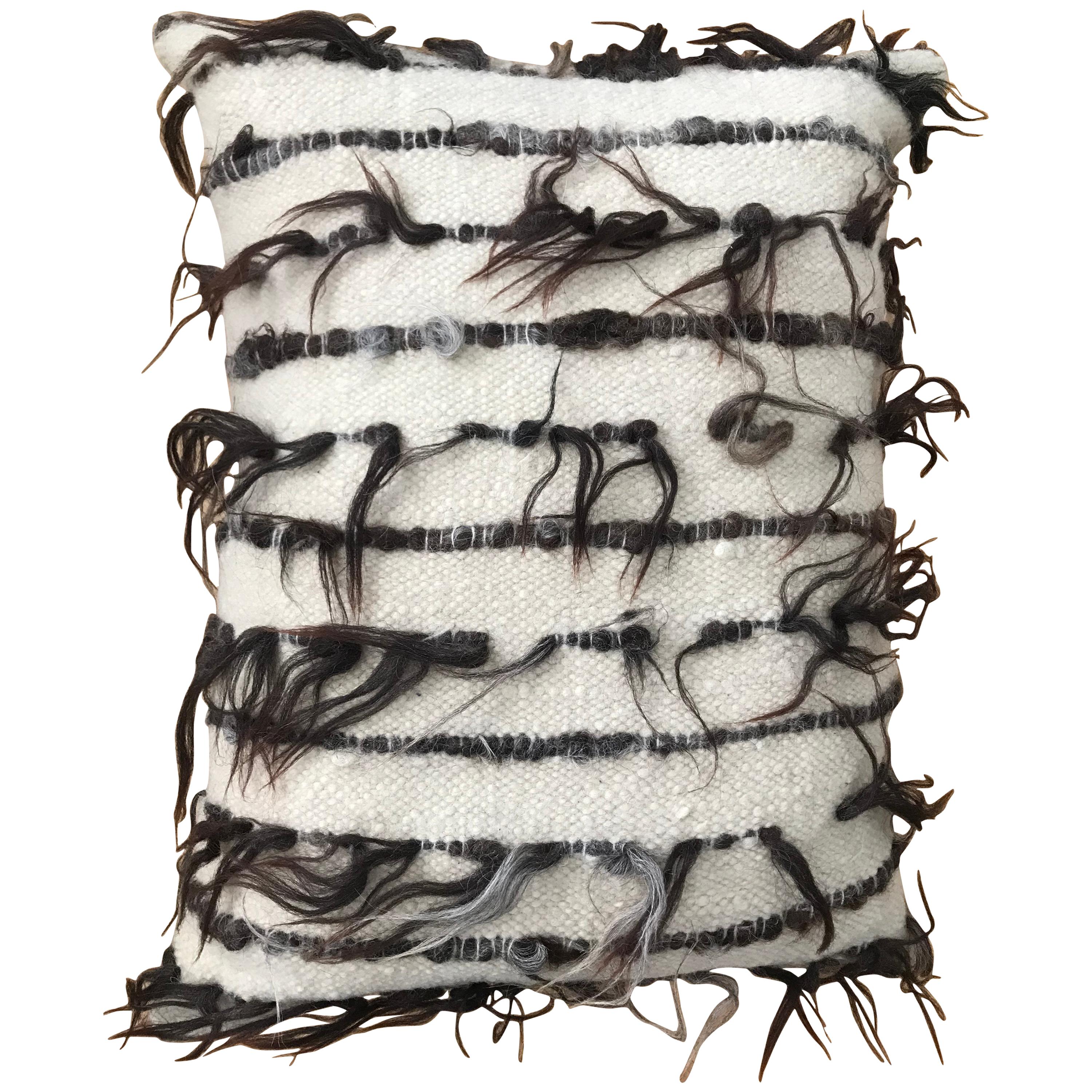 Black and White 'Trousseau' Handwoven Felted Organic Wool Pillow im Angebot