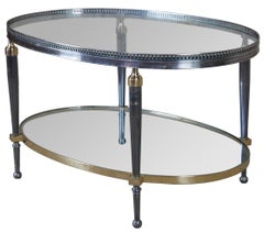 Trouvailles Hollywood Regency Couchtisch mit ovaler Glasplatte aus Silber und Messing