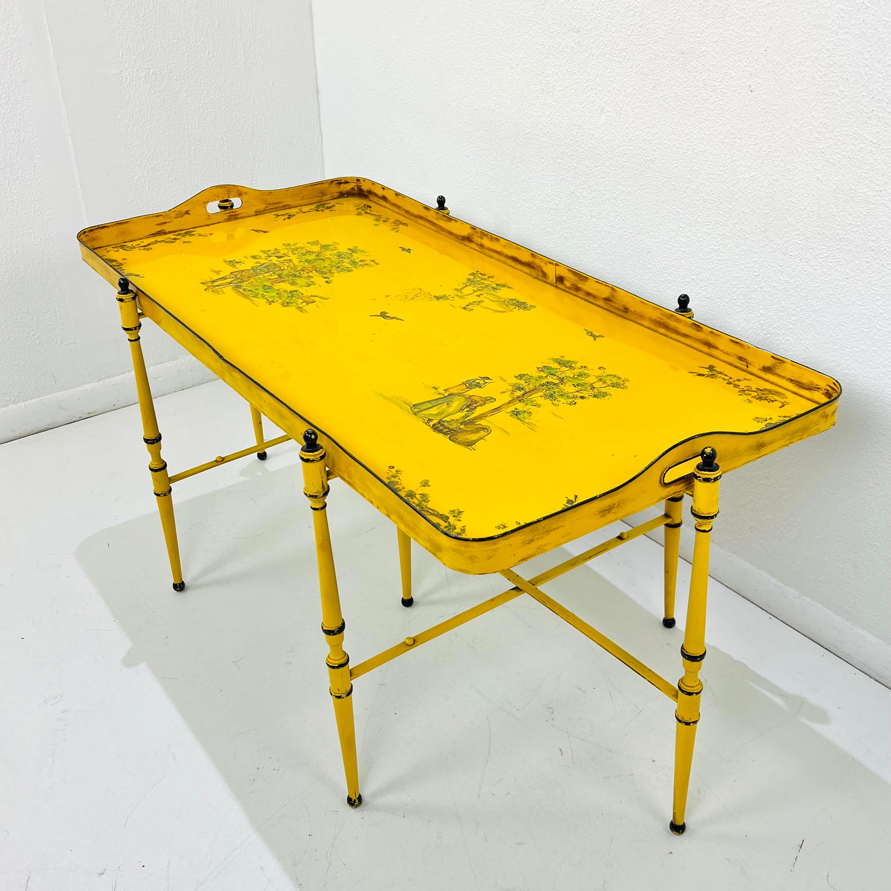 Victorien Trouvailles Italian Tole Style Tray Top Table en vente