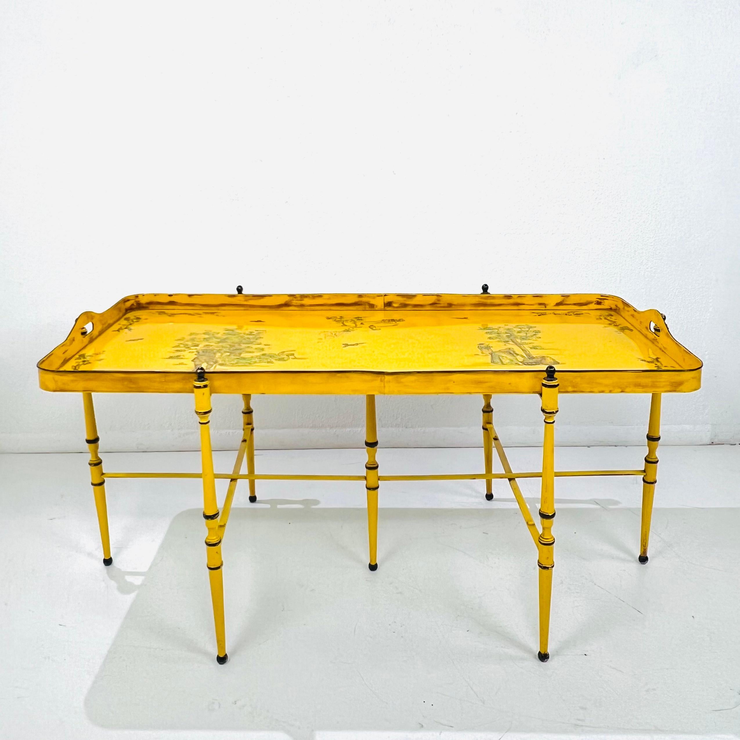 Trouvailles Italian Tole Style Tray Top Table Bon état - En vente à Dallas, TX