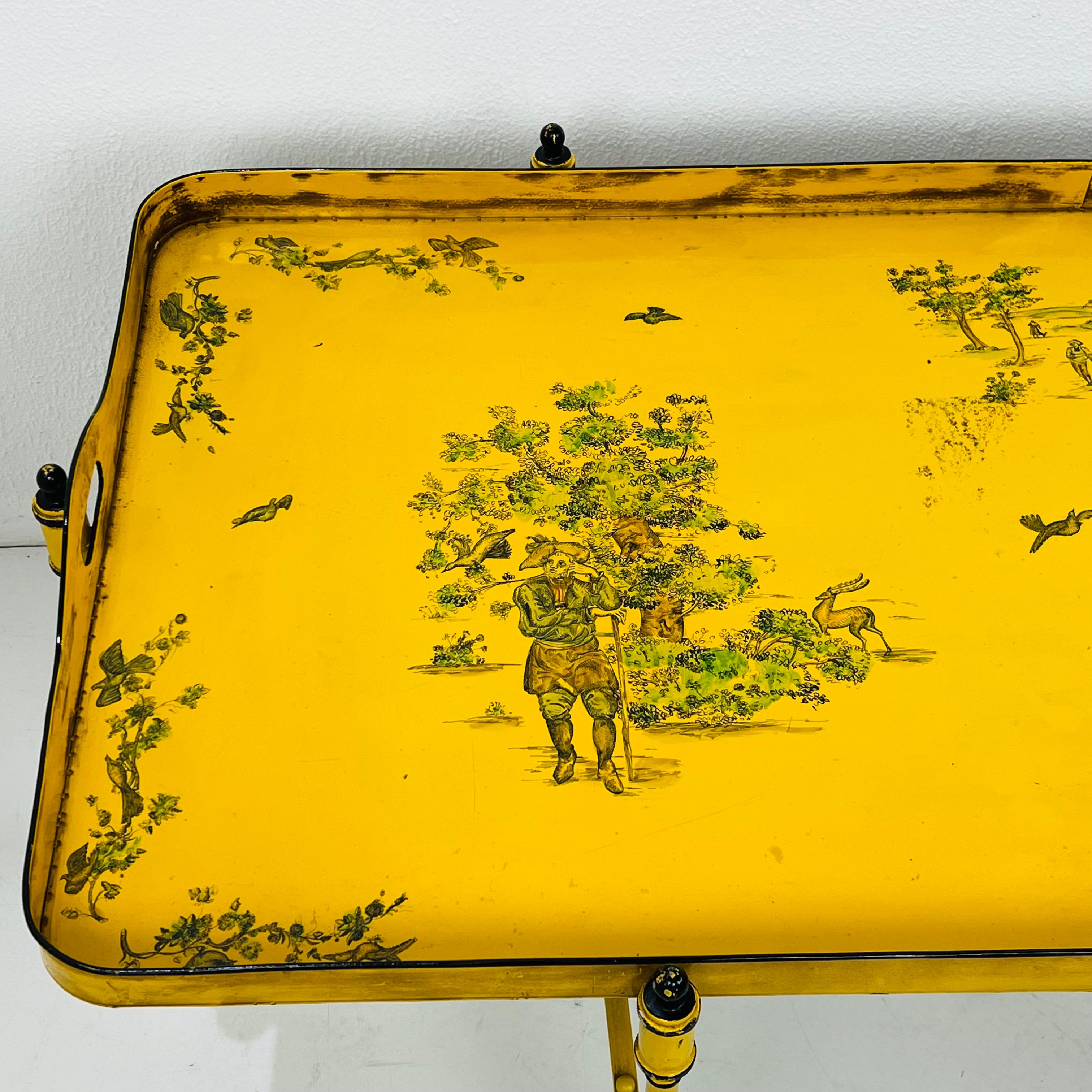 Milieu du XXe siècle Trouvailles Italian Tole Style Tray Top Table en vente