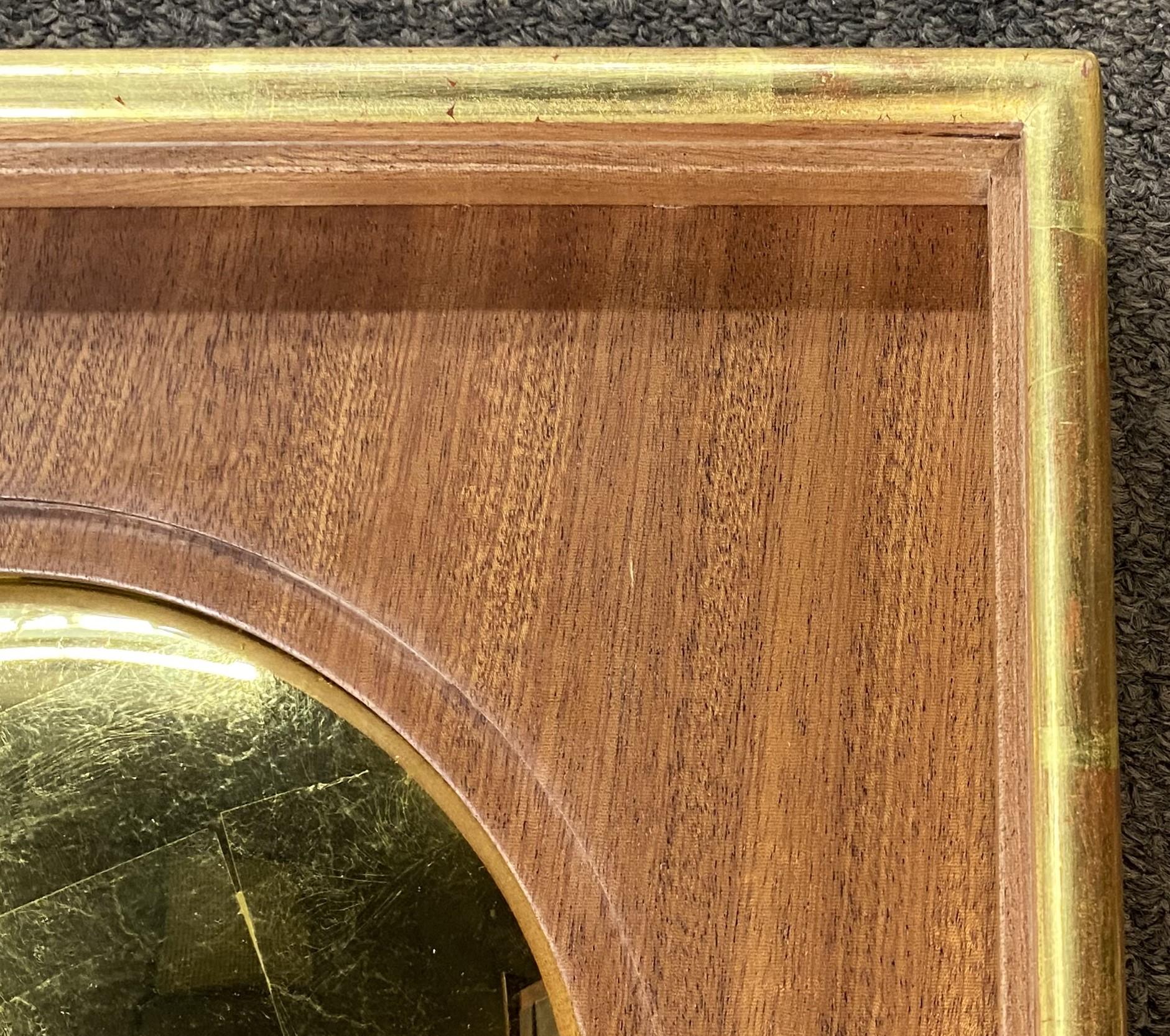 Troy M. Stafford Hand Crafted 22K vergoldetes Spiegelglas in Sapele-Holz  Rahmen (21. Jahrhundert und zeitgenössisch) im Angebot