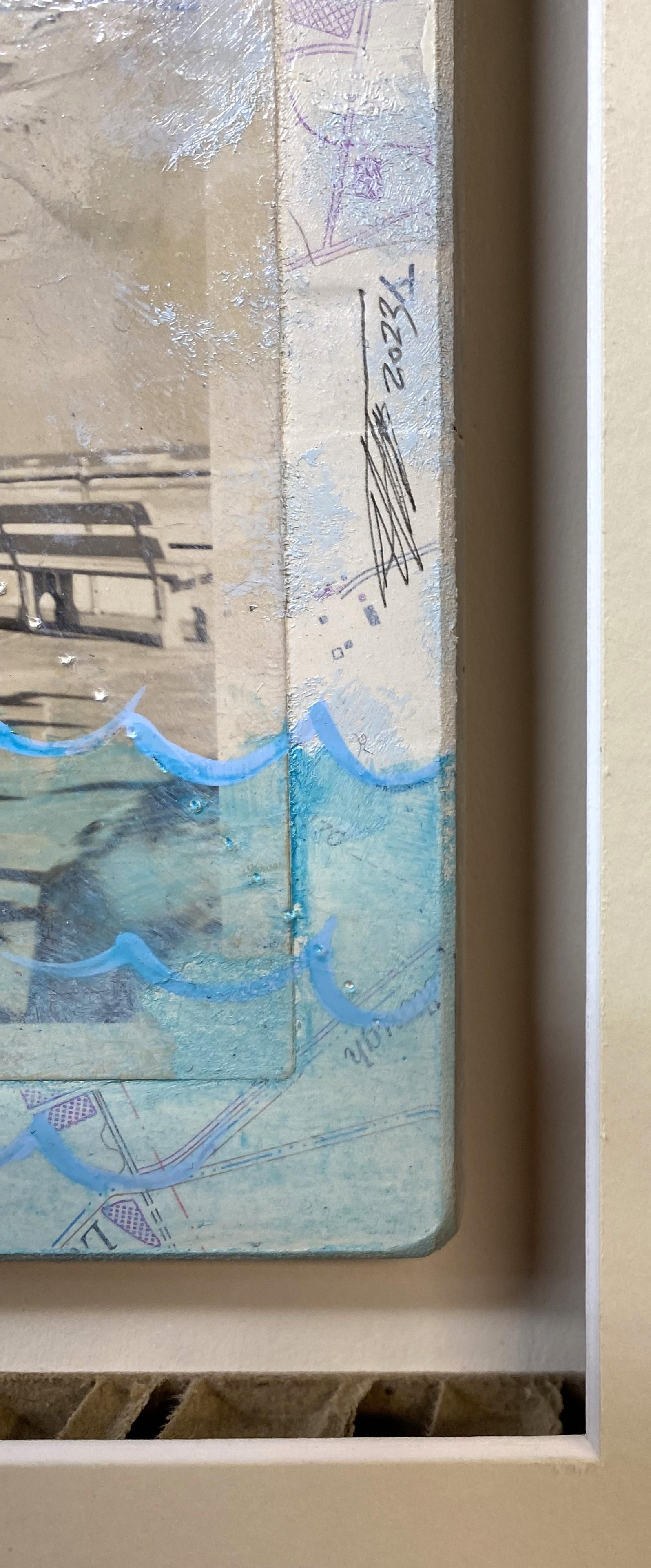 Ein modernes abstraktes Gemälde in Mischtechnik mit der Figur eines Mannes am Meer vom zeitgenössischen Künstler Troy M. Stafford aus Maine (21. Jh.). Troy Stafford ist ein Künstler, der sowohl an der Ost- als auch an der Westküste gelebt hat und