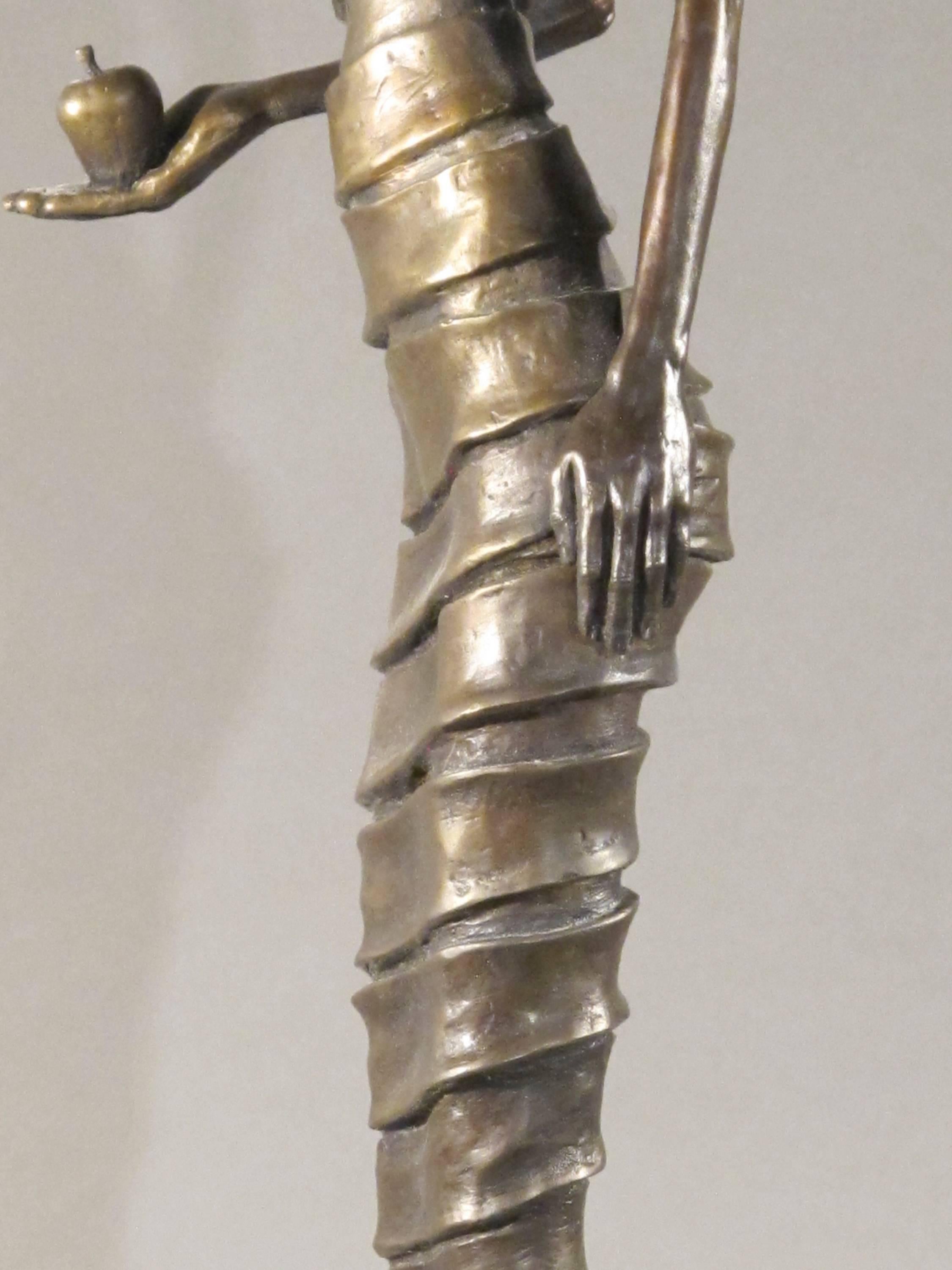 First Bite, männliche Figur mit Apfel in der Hand, Erwachsene von Eden, Bronzeskulptur Williams im Angebot 7