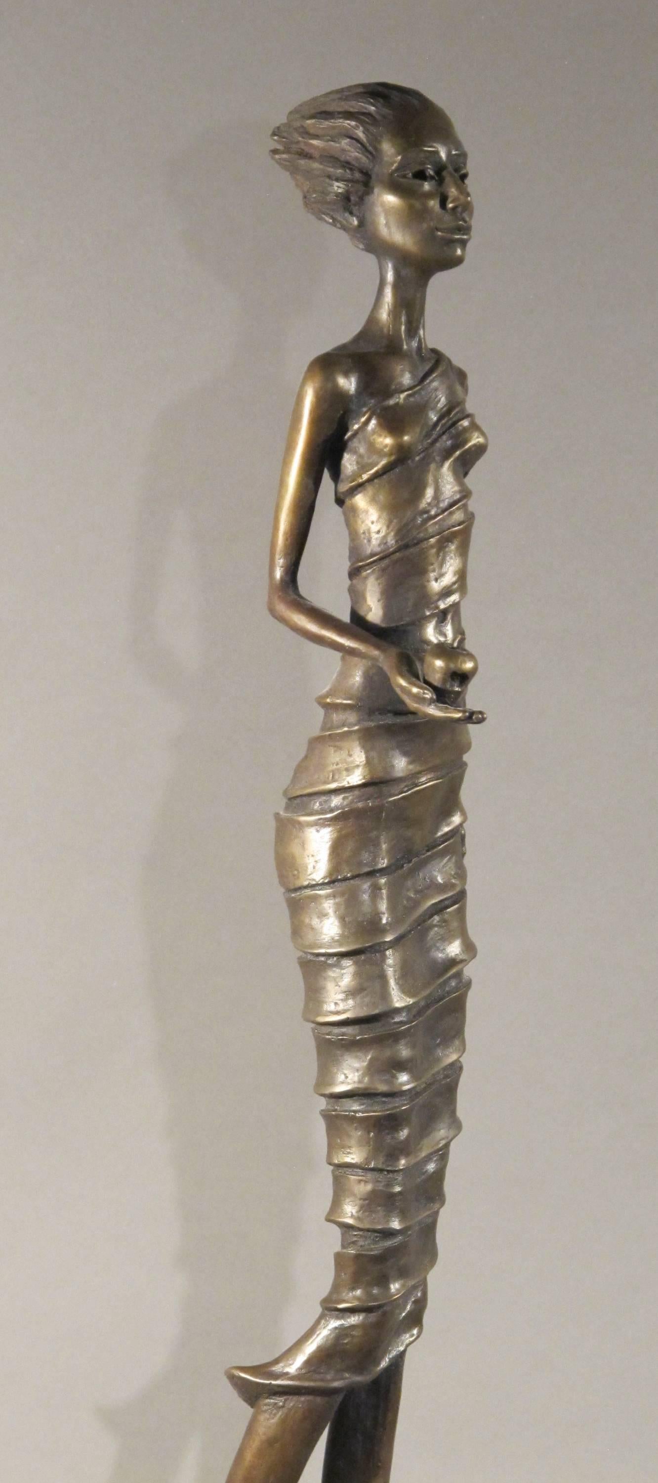 First Bite, männliche Figur mit Apfel in der Hand, Erwachsene von Eden, Bronzeskulptur Williams (Zeitgenössisch), Mixed Media Art, von Troy Williams