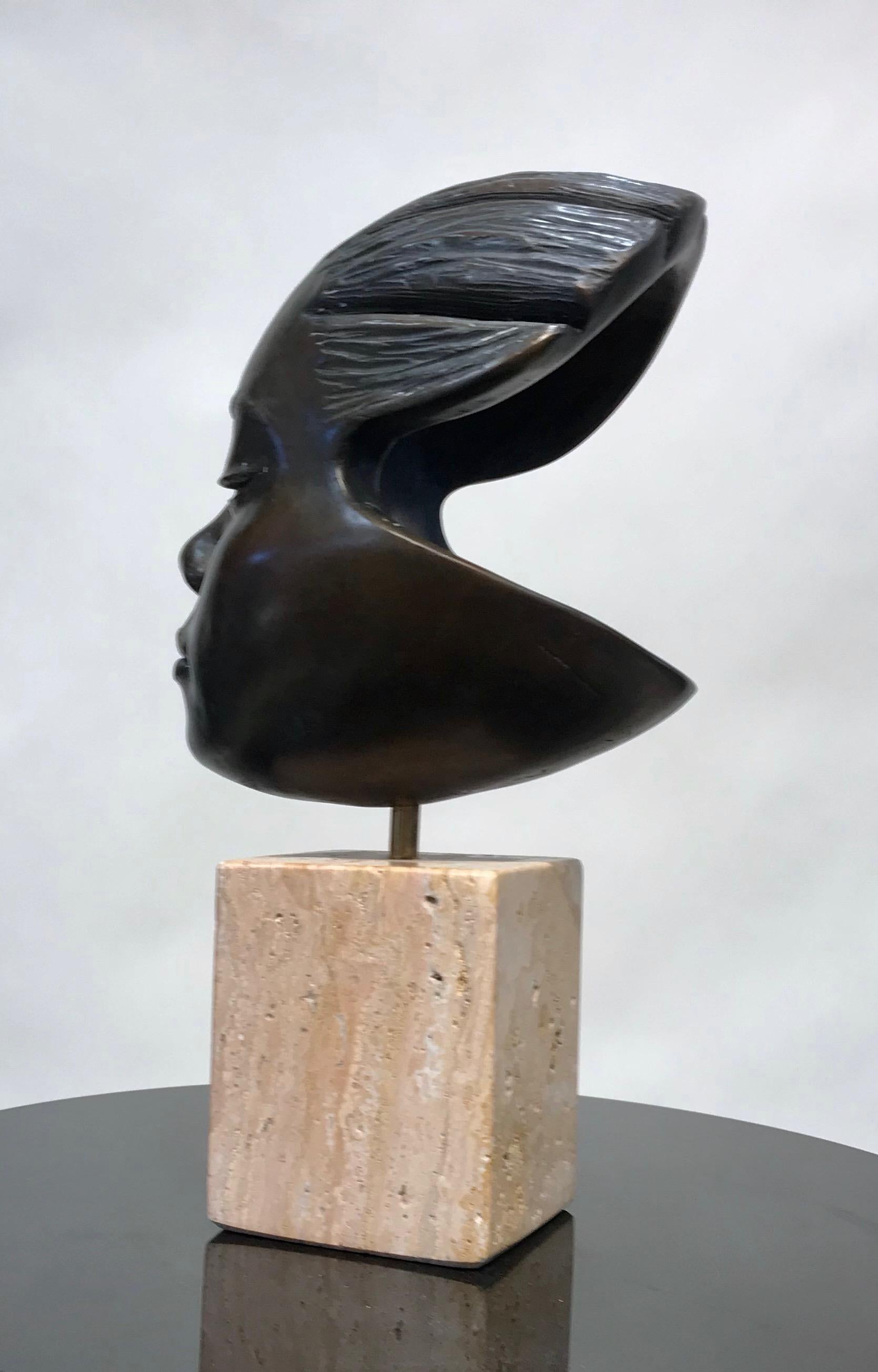 Listening, sculpture en bronze, portrait d'enfant, base en travertin, contemporain - Contemporain Sculpture par Troy Williams