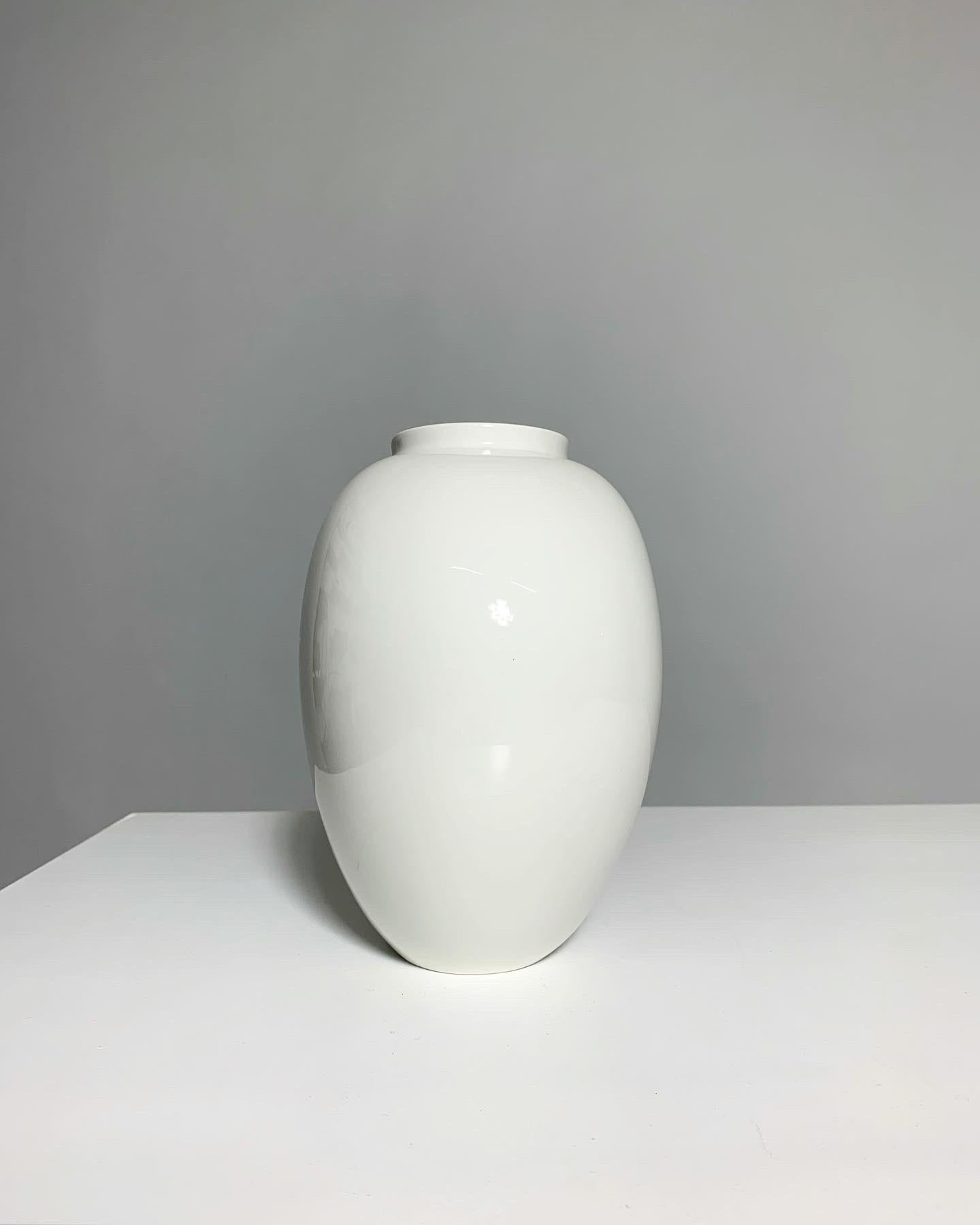 Trude Petri Heart Shaped Porcelain Vase KPM Berlin 1930s Bauhaus Design In Good Condition In Basel, BS