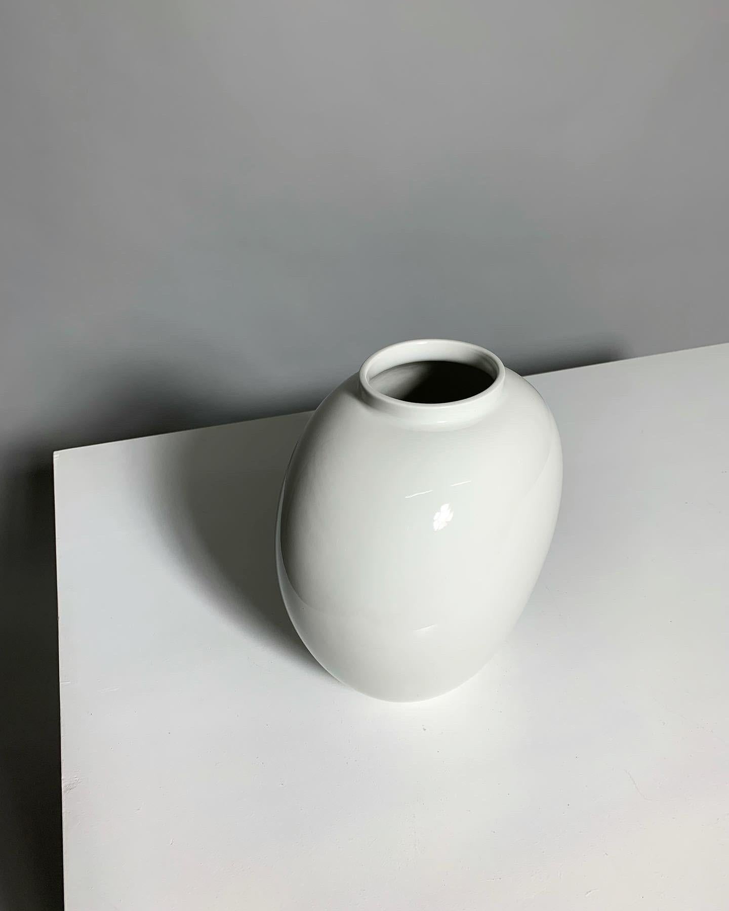 Trude Petri Heart Shaped Porcelain Vase KPM Berlin 1930s Bauhaus Design 1