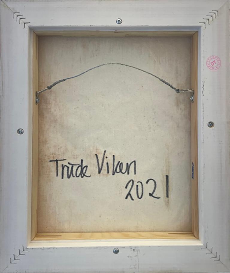Artista: Trude Viken
Título: Notas del diario
Técnica: Óleo sobre lienzo 
Tamaño: 11,75 x 9
Año: 2022
Notas: Firmado a mano y fechado en el verso. Enmarcado a medida 13 x 11 pulgadas.

Residente y creadora en Oslo (Noruega), Trude Viken desafía las